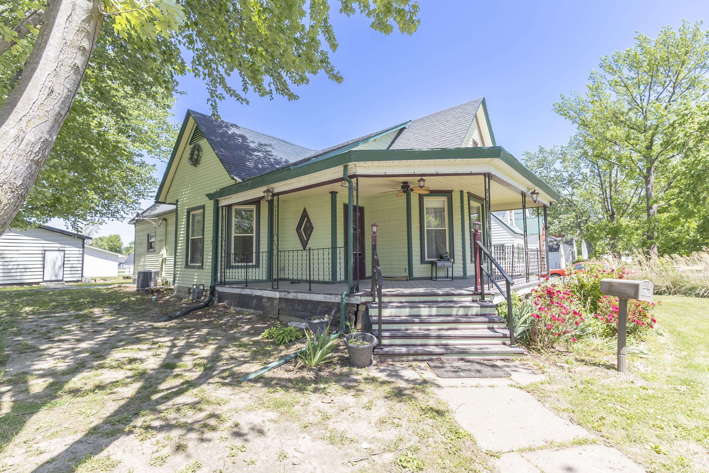 Salisbury, MO 65281,502 E 4th ST