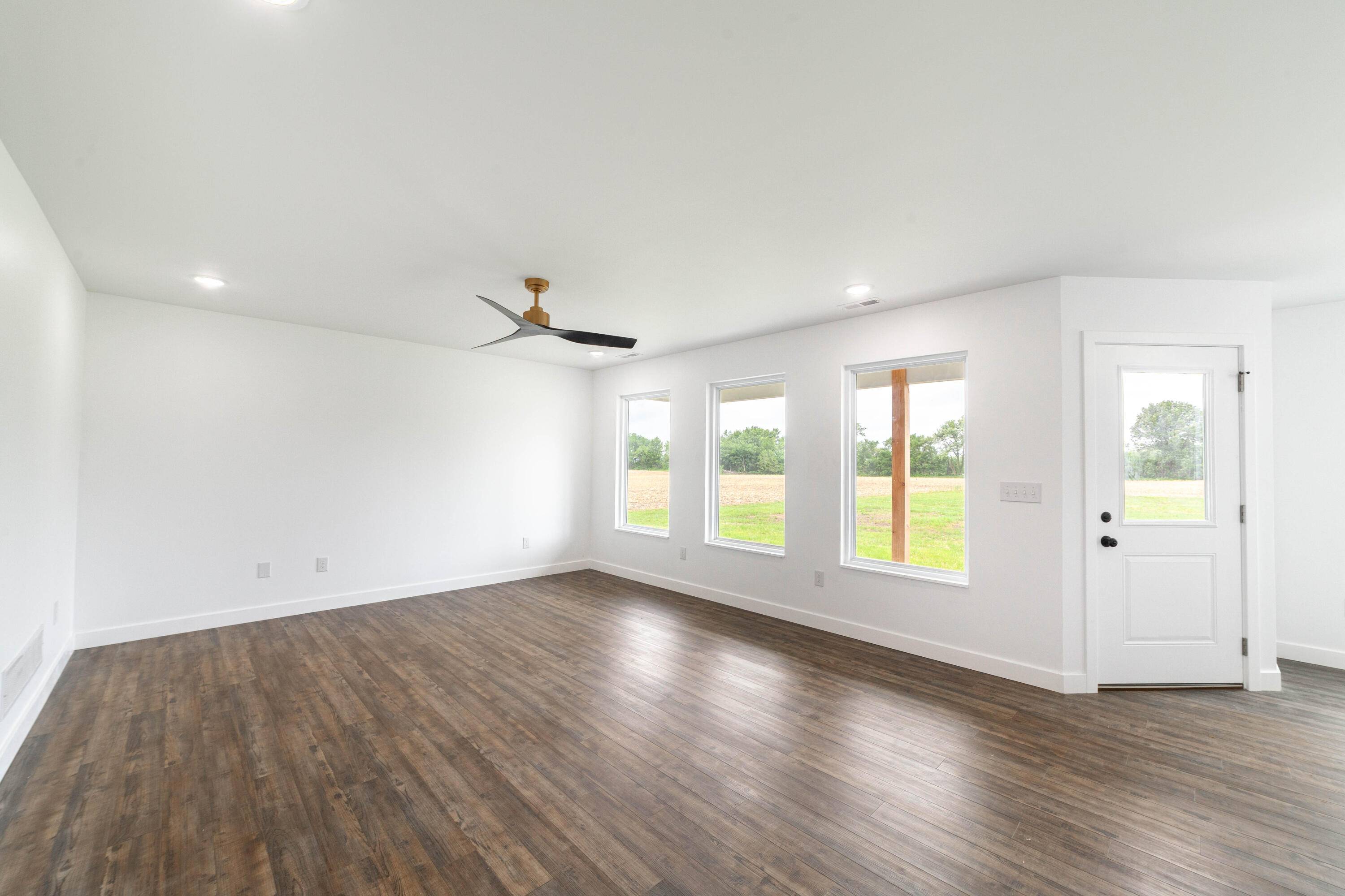 Clark, MO 65243,97 Guthrie ST