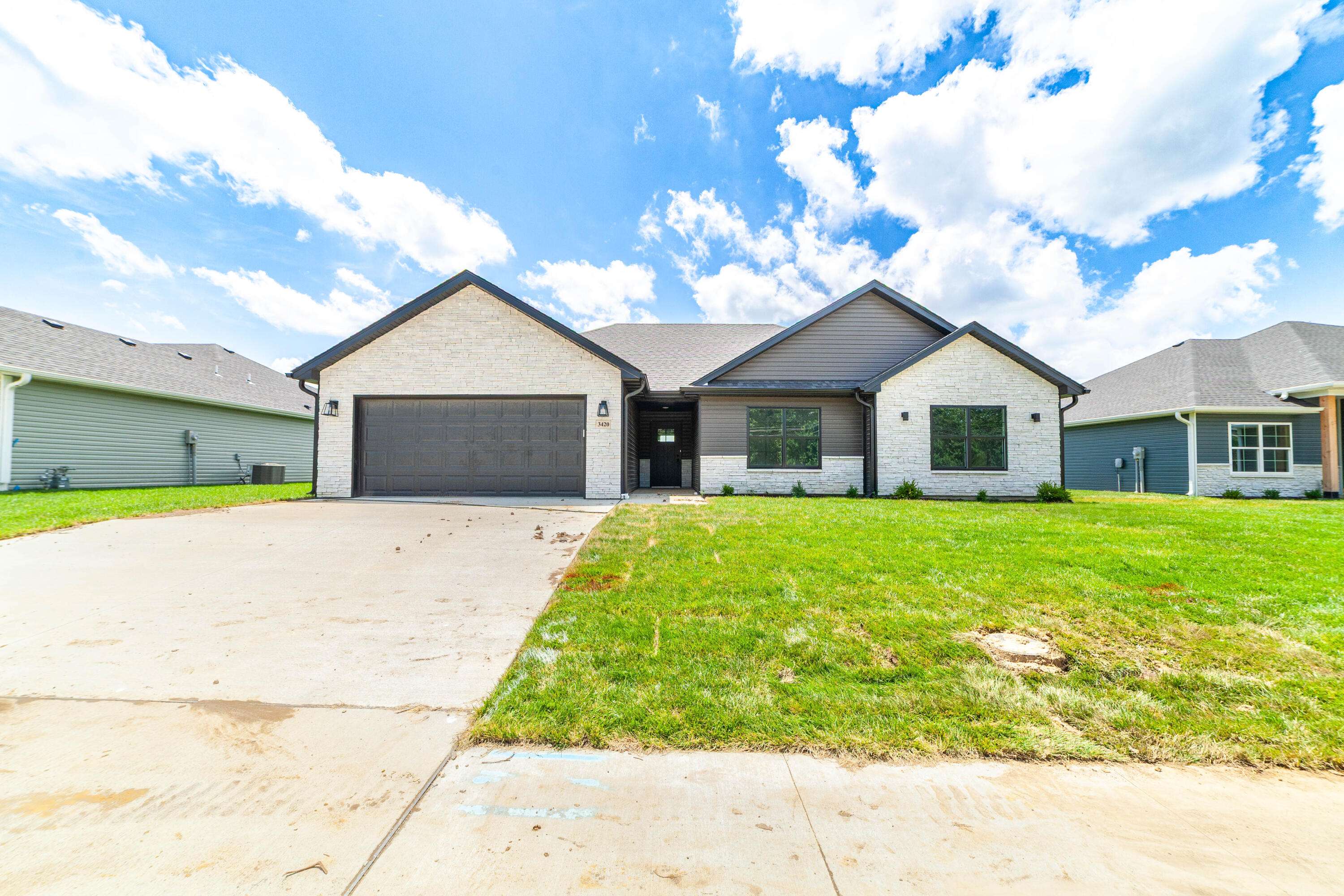 Columbia, MO 65202,3420 Jagged leaf DR