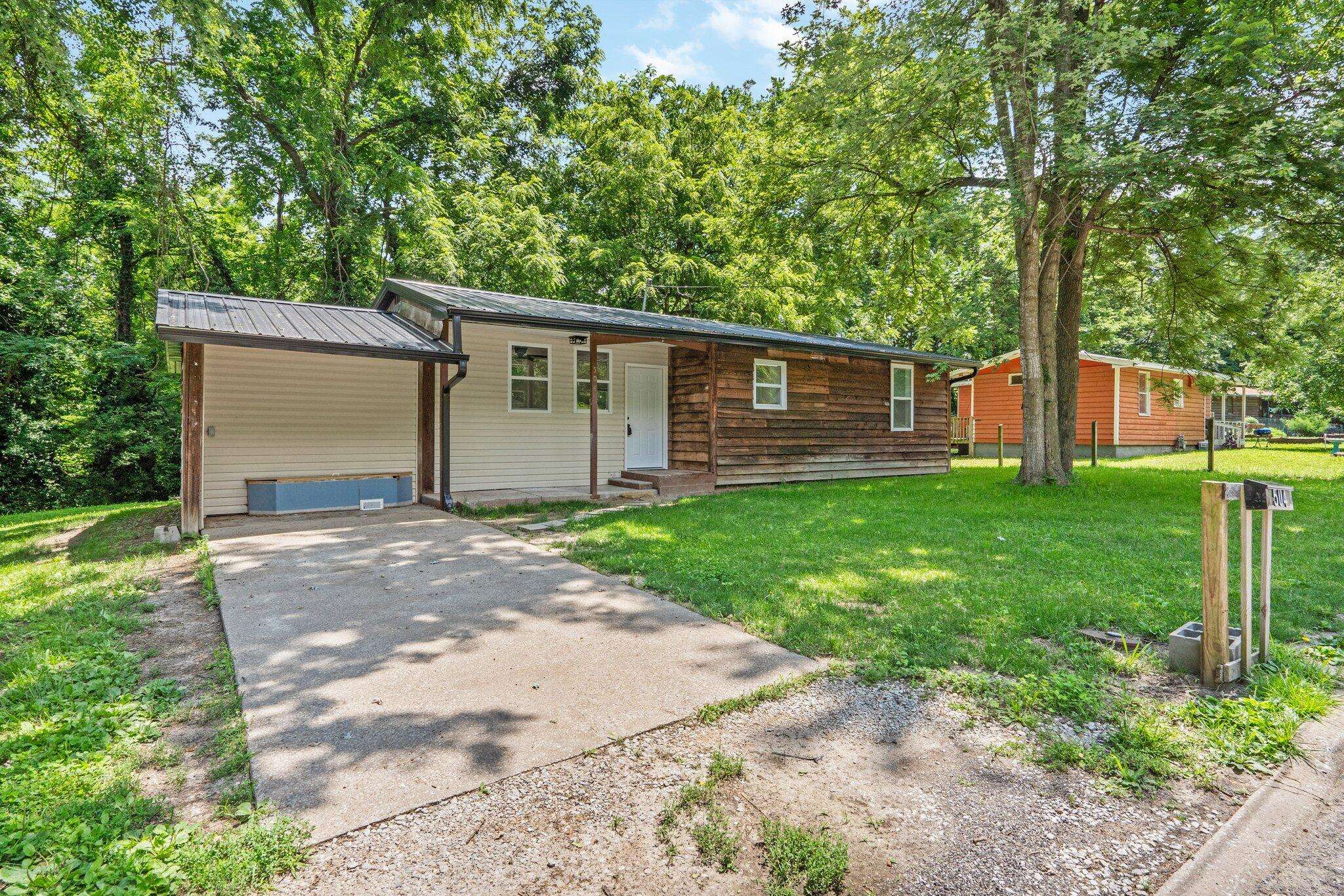 Boonville, MO 65233,504 1st ST