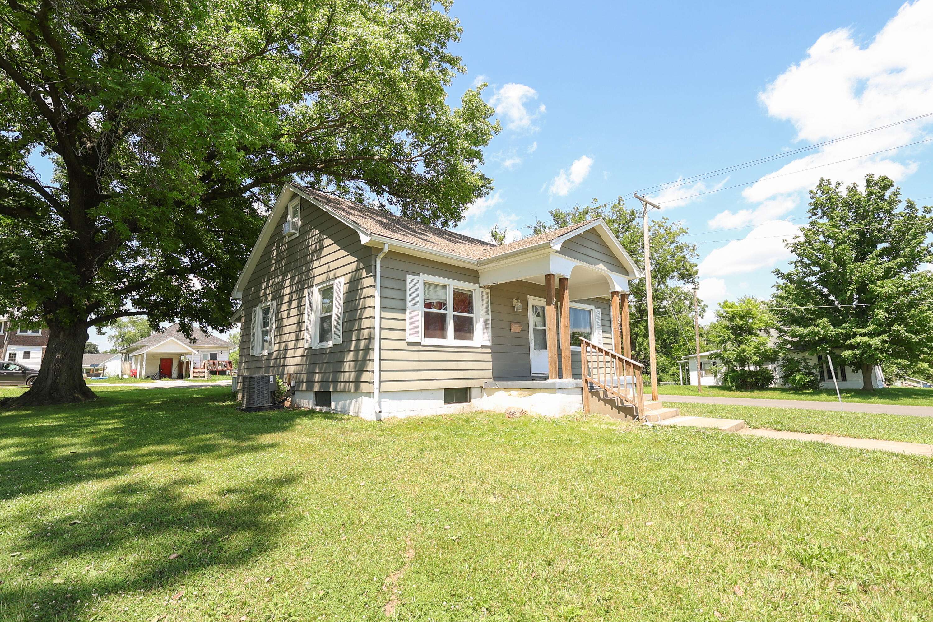 Moberly, MO 65270,1201 Bond ST