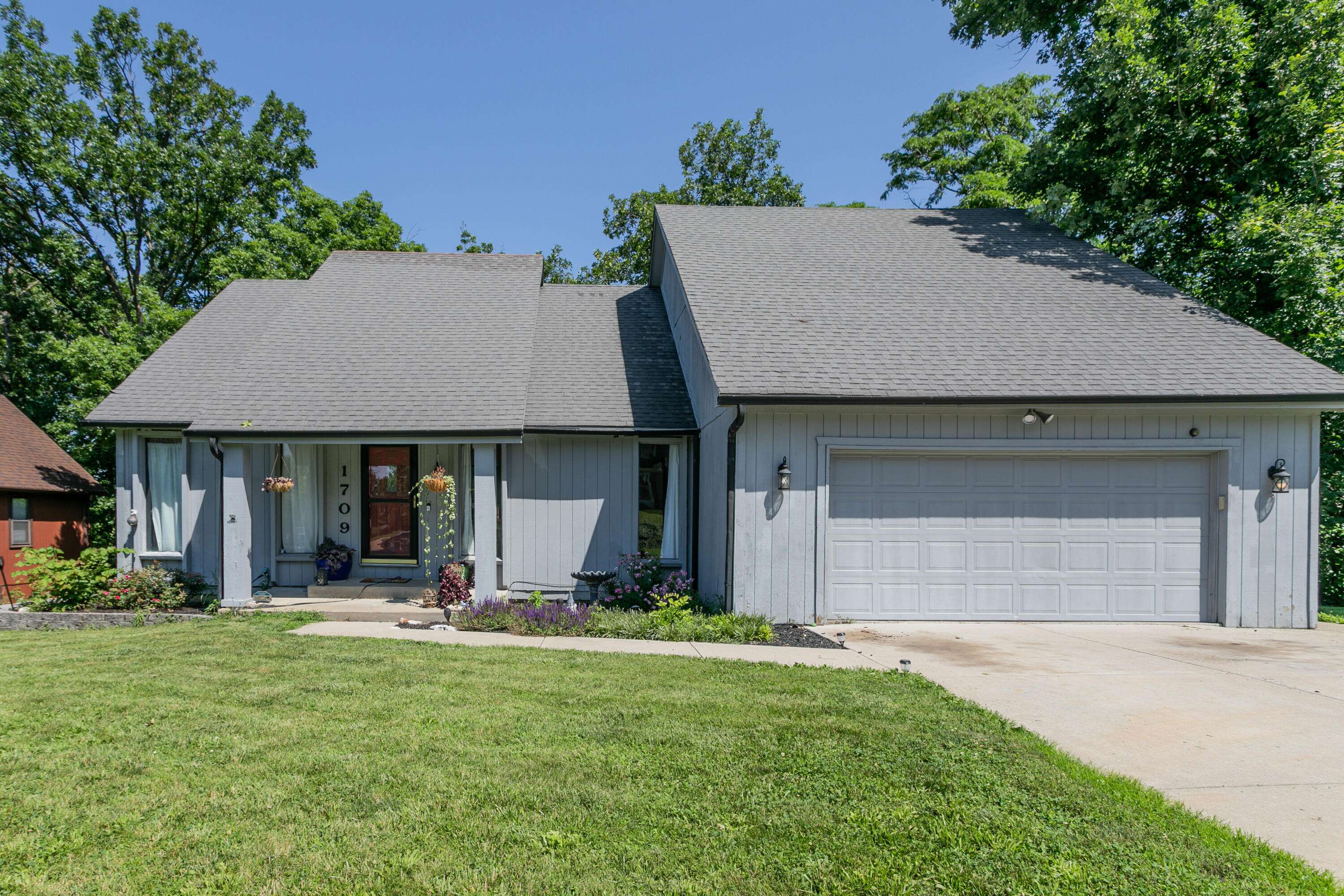 Columbia, MO 65202,1709 Blue ridge RD