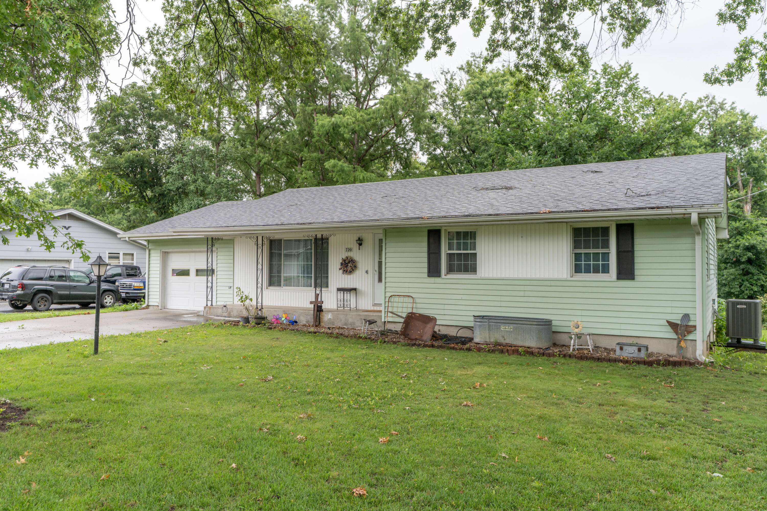 Moberly, MO 65270,720 St charles ST