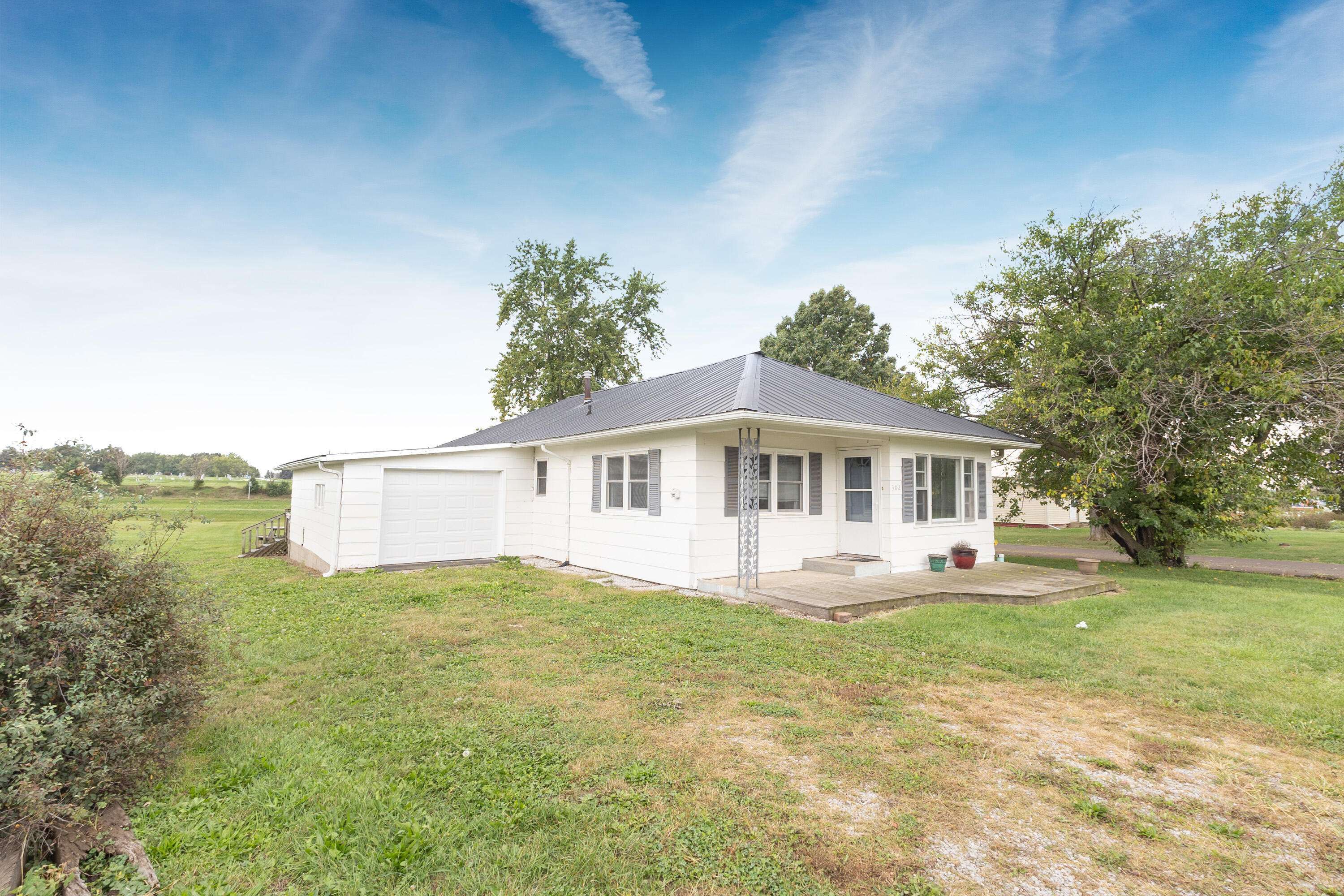 Brookfield, MO 64628,302 Meyers ST