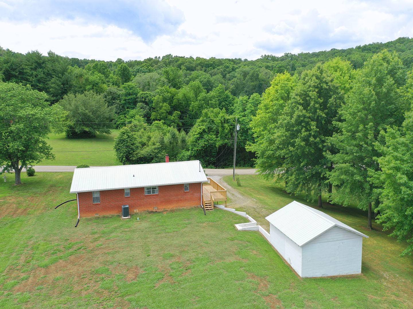 Dandridge, TN 37725,707 Cross Rd