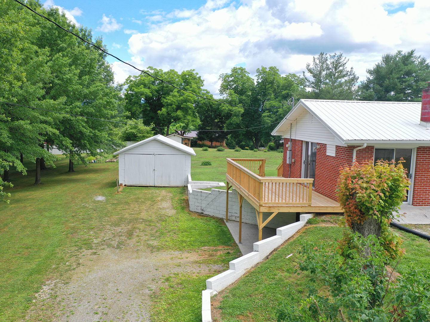 Dandridge, TN 37725,707 Cross Rd