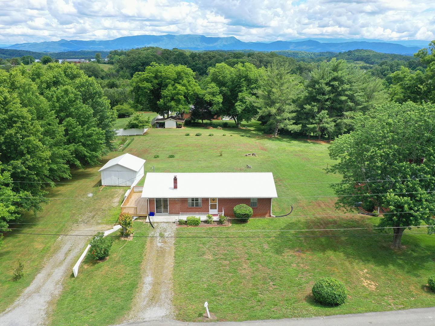 Dandridge, TN 37725,707 Cross Rd