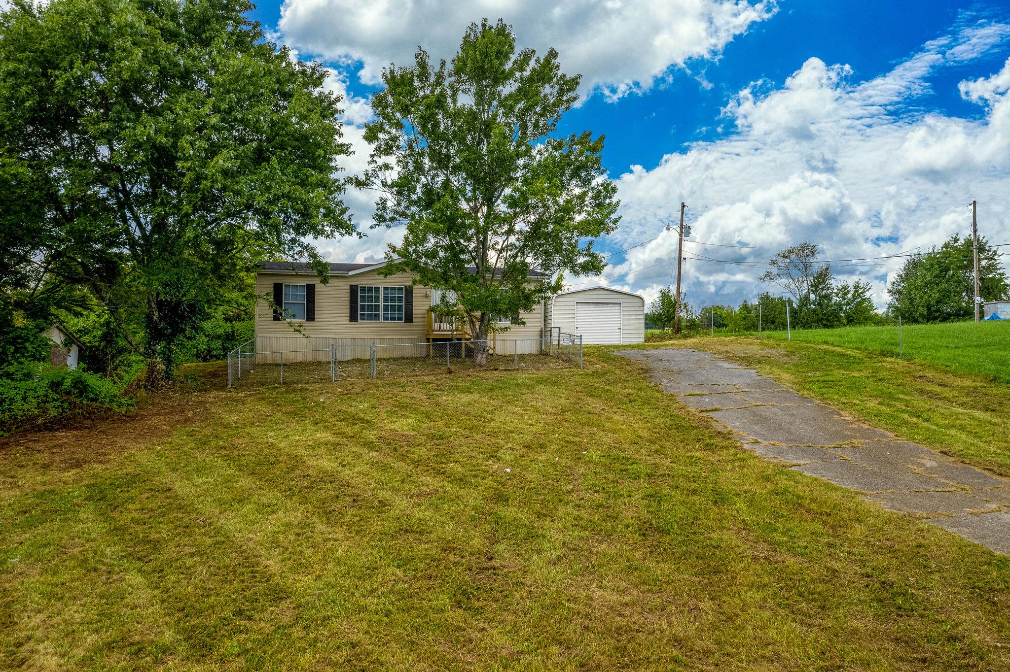 Morristown, TN 37813,915 Drew DR