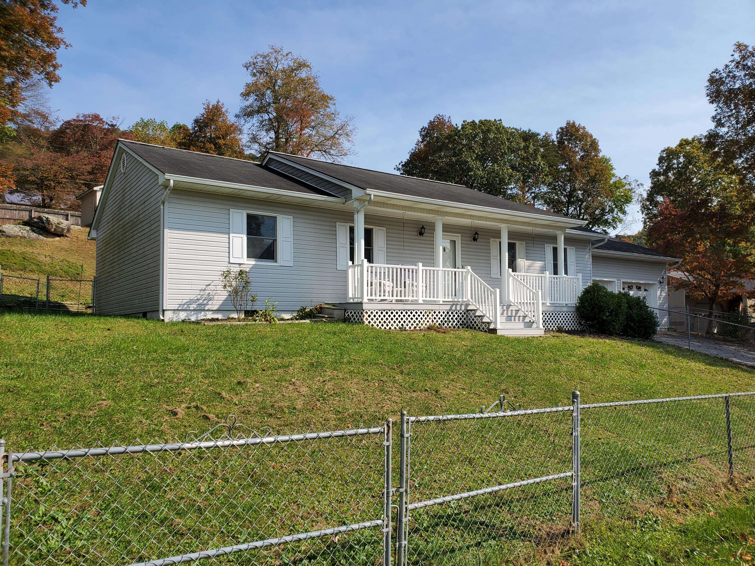 Pineville, KY 40977,137 tall oak Tr