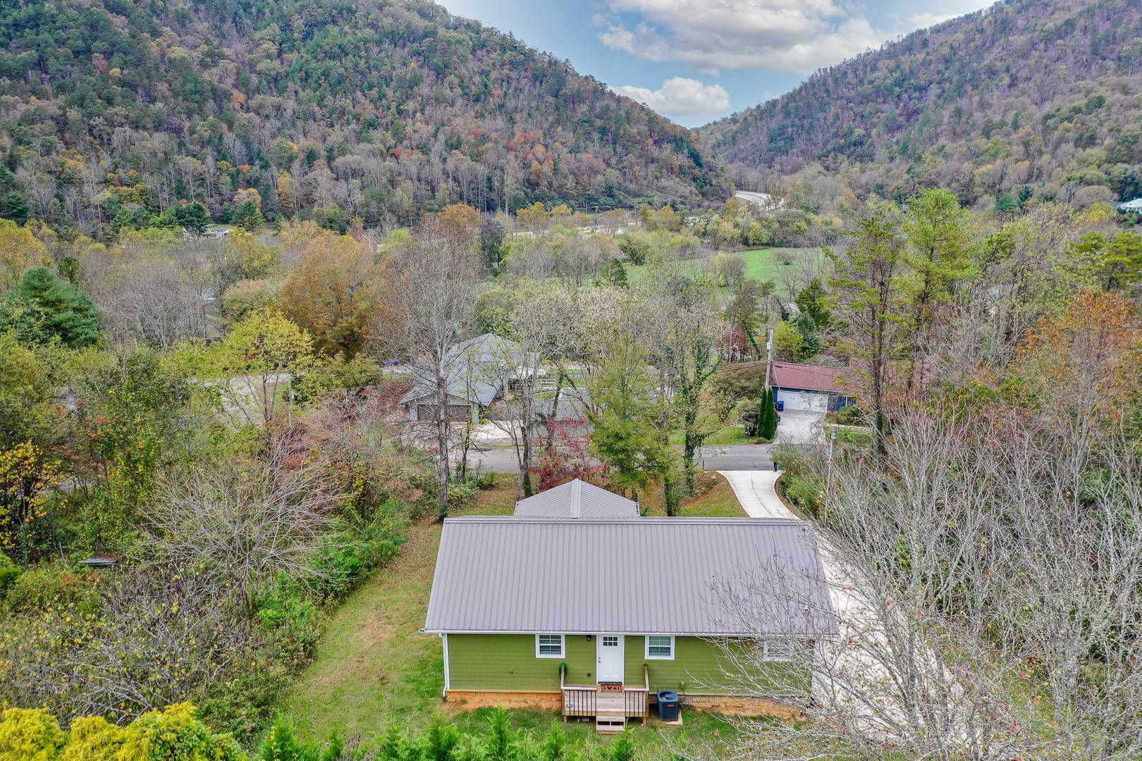 Walland, TN 37886,261 Leatherwood DR