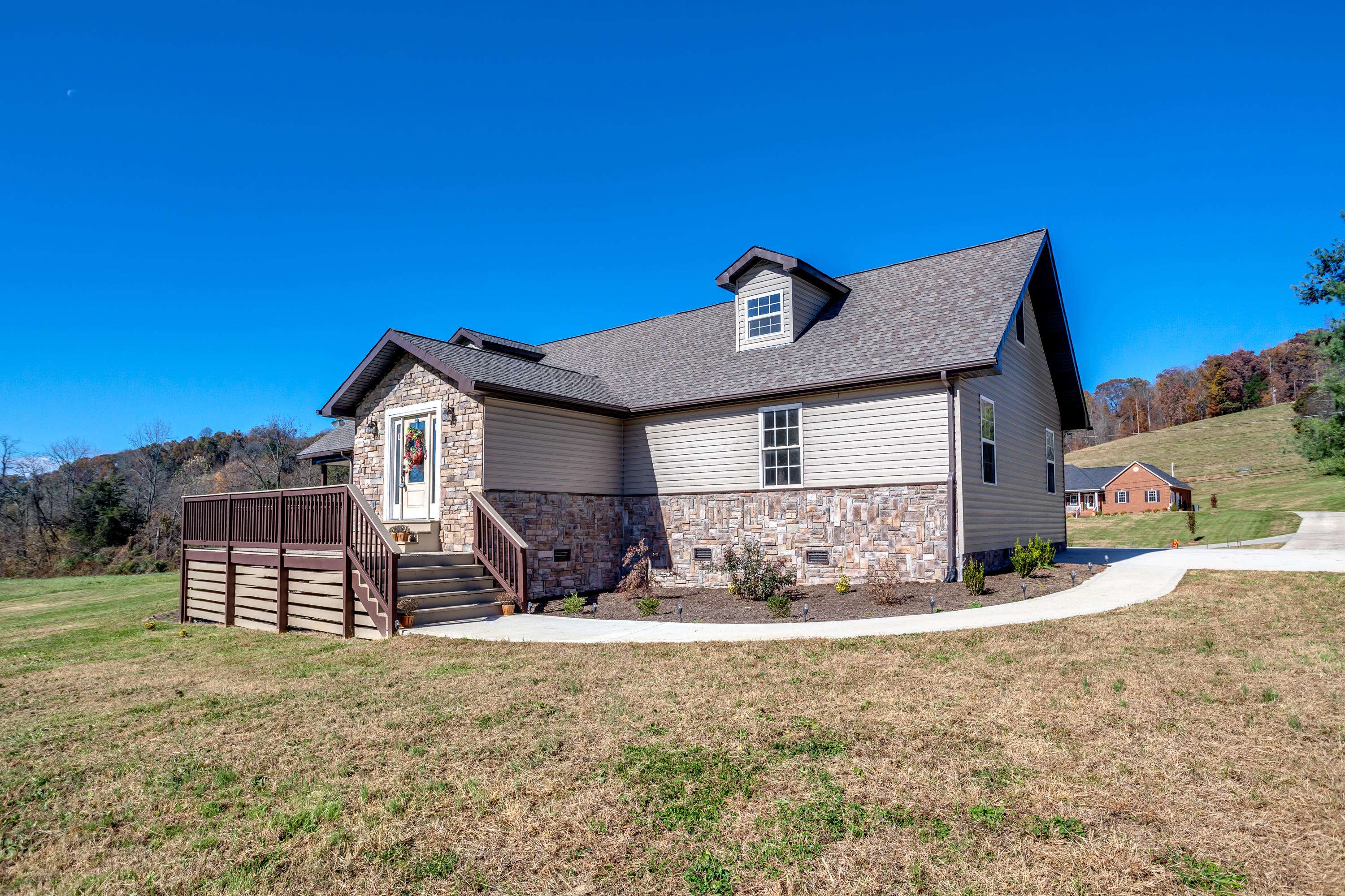 New Tazewell, TN 37825,437 New Hope Rd