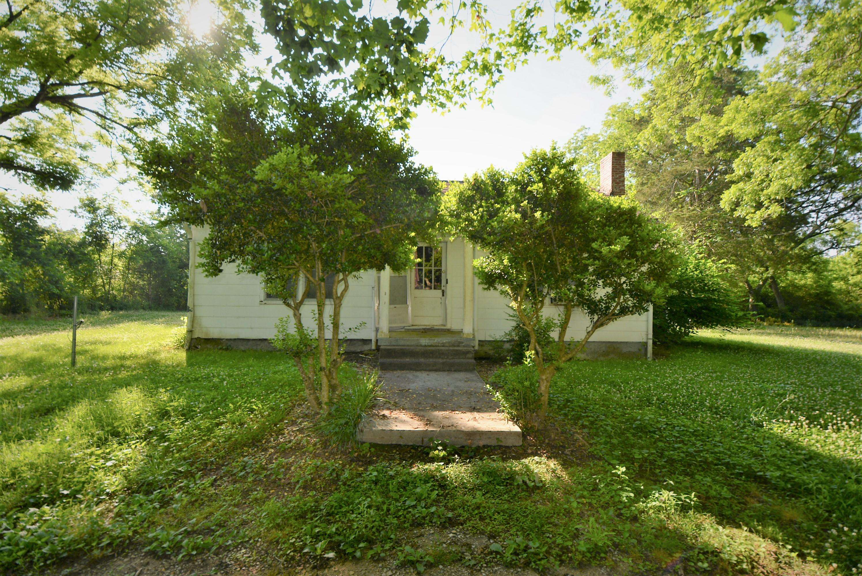 Benton, TN 37307,131 Lindon St