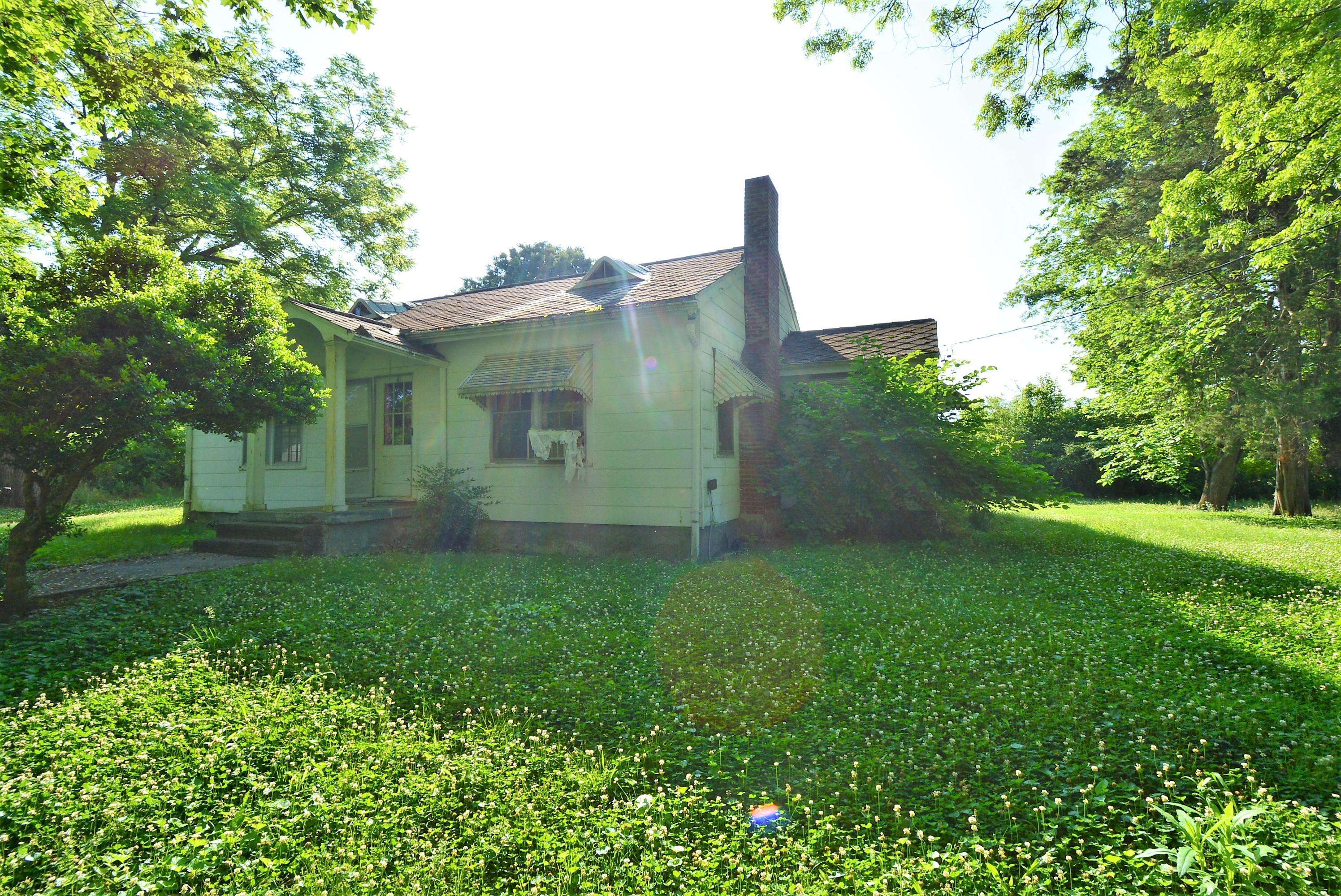 Benton, TN 37307,131 Lindon St