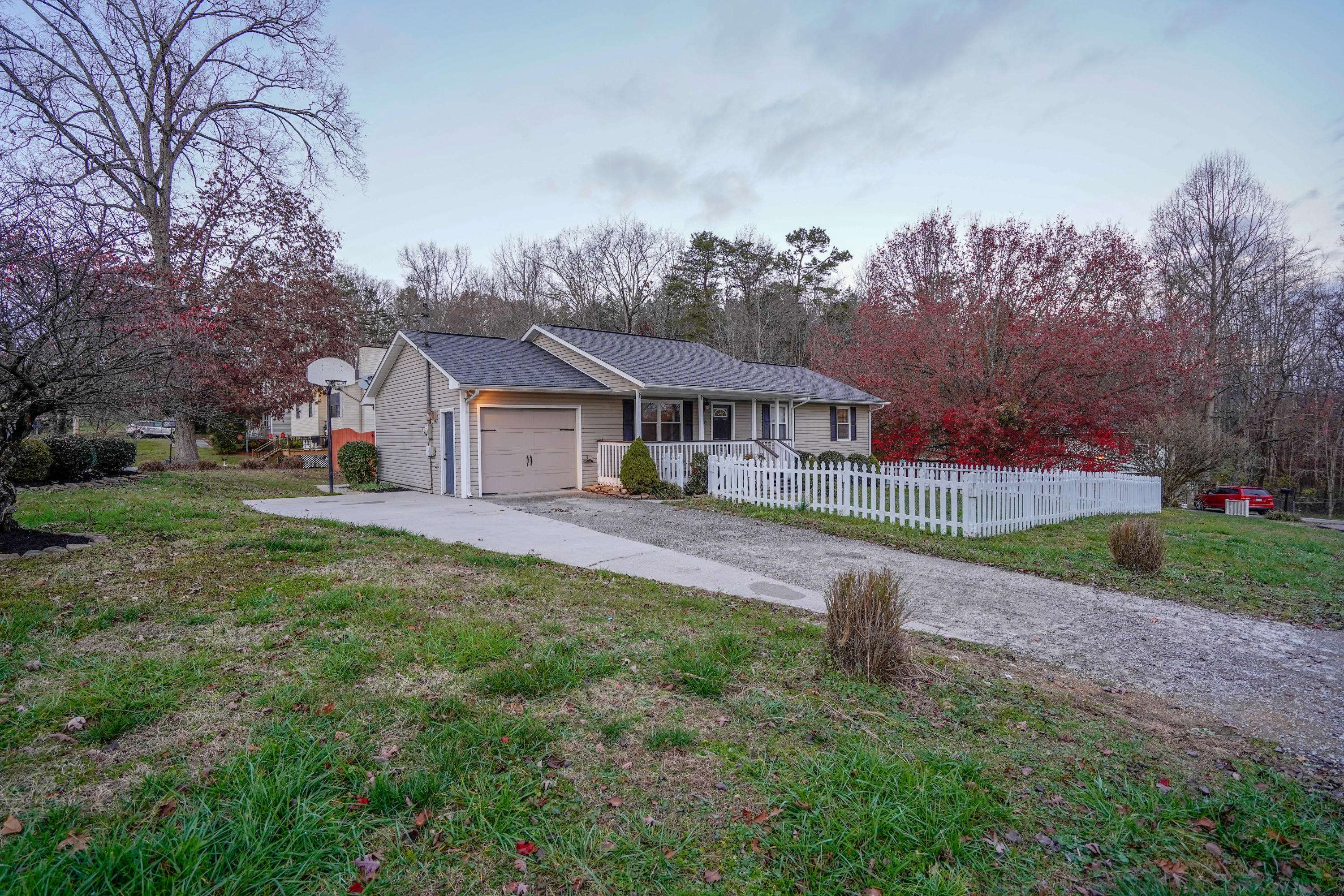 Clinton, TN 37716,300 Red Fox LN