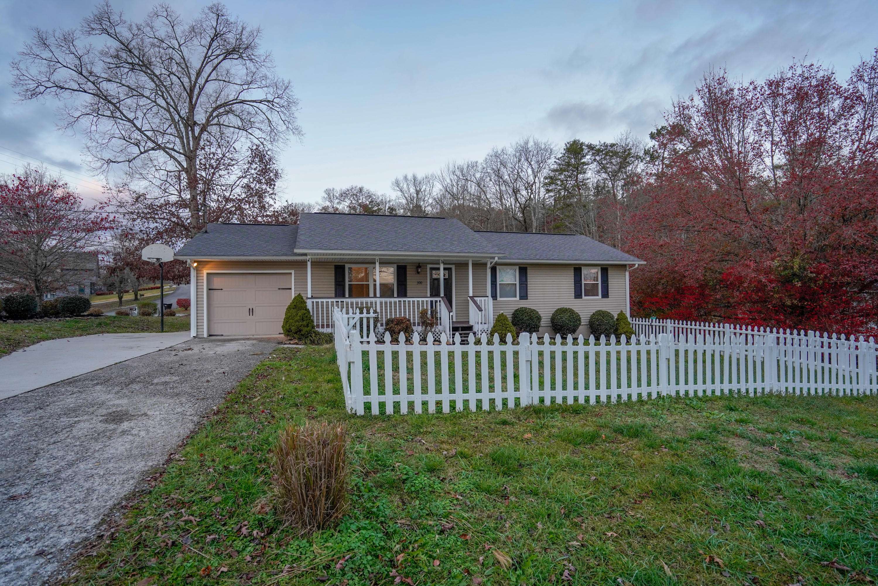 Clinton, TN 37716,300 Red Fox LN