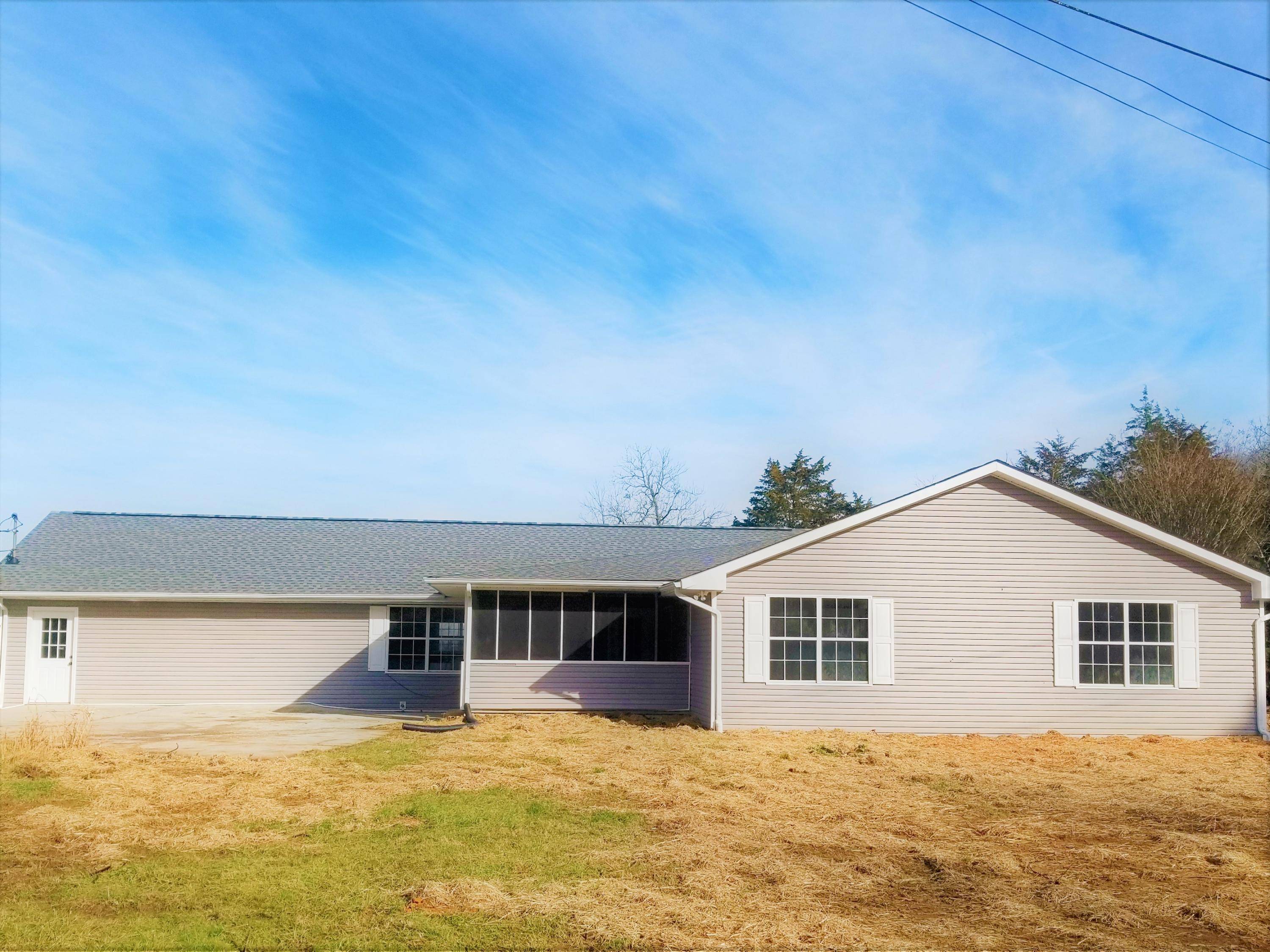 Clinton, TN 37716,170 Joy LN