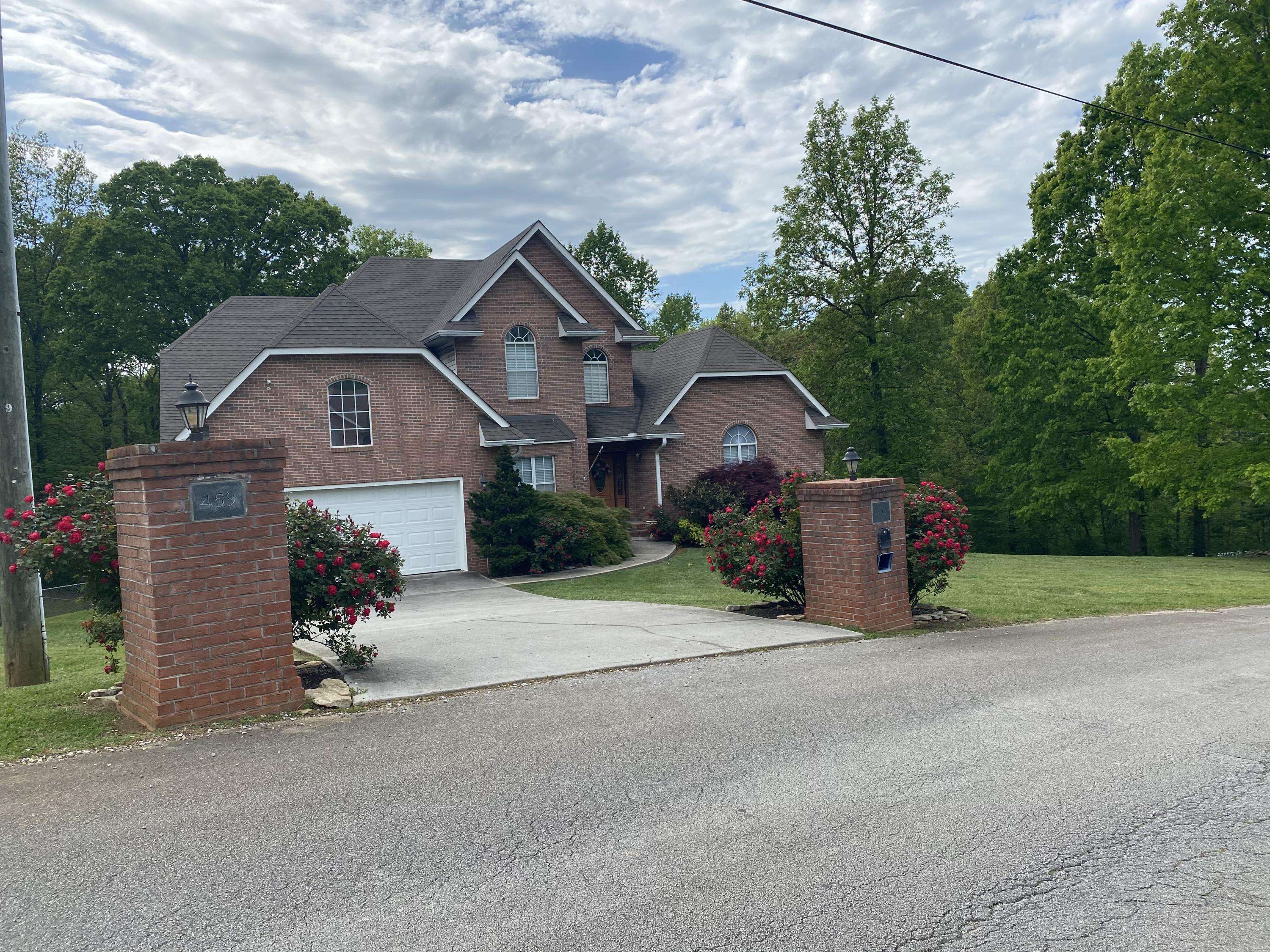 Strawberry Plains, TN 37871,459 Casey LN