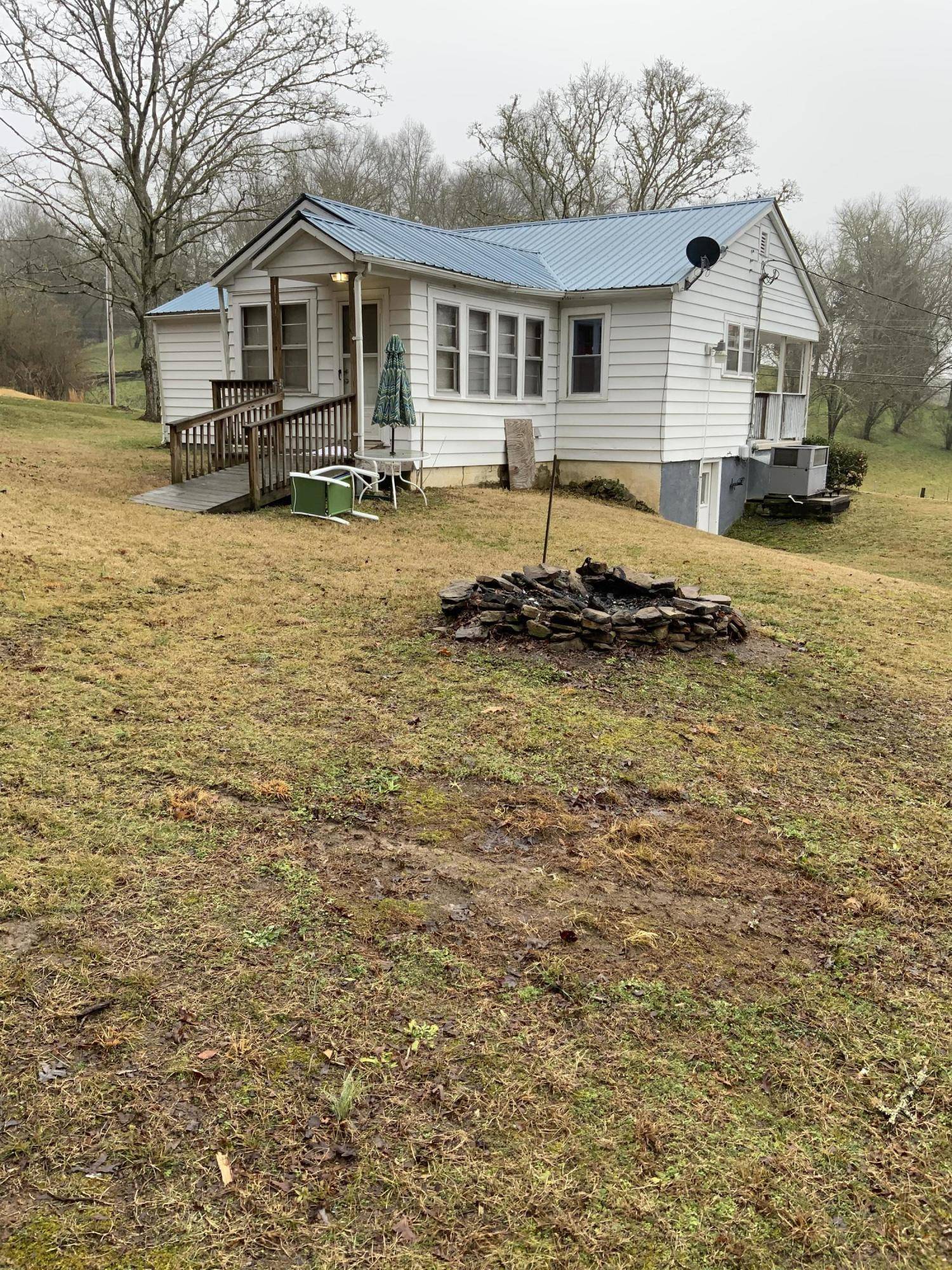 Oliver Springs, TN 37840,1698 Old Harriman Highway Hwy
