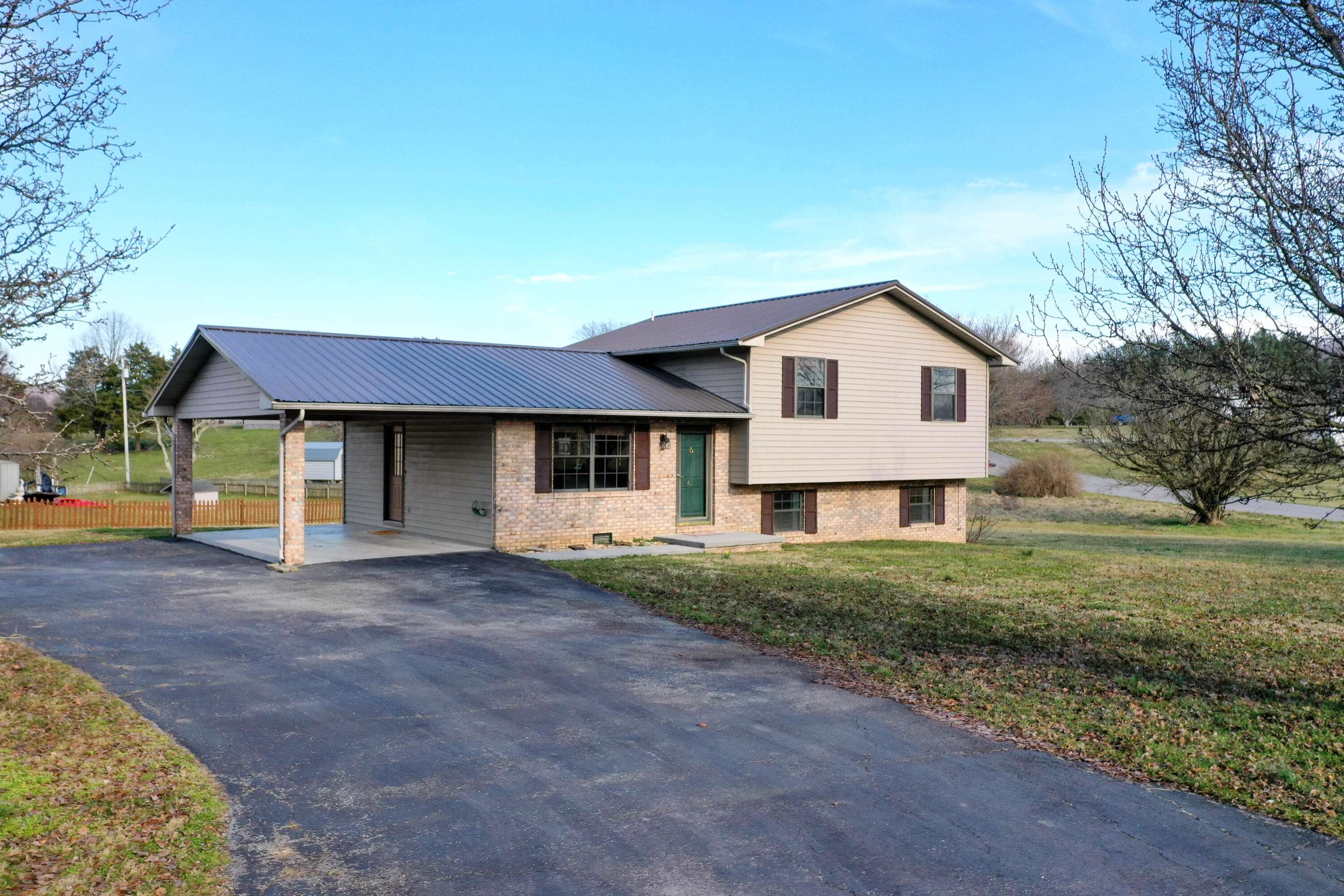 New Tazewell, TN 37825,412 Melody LN