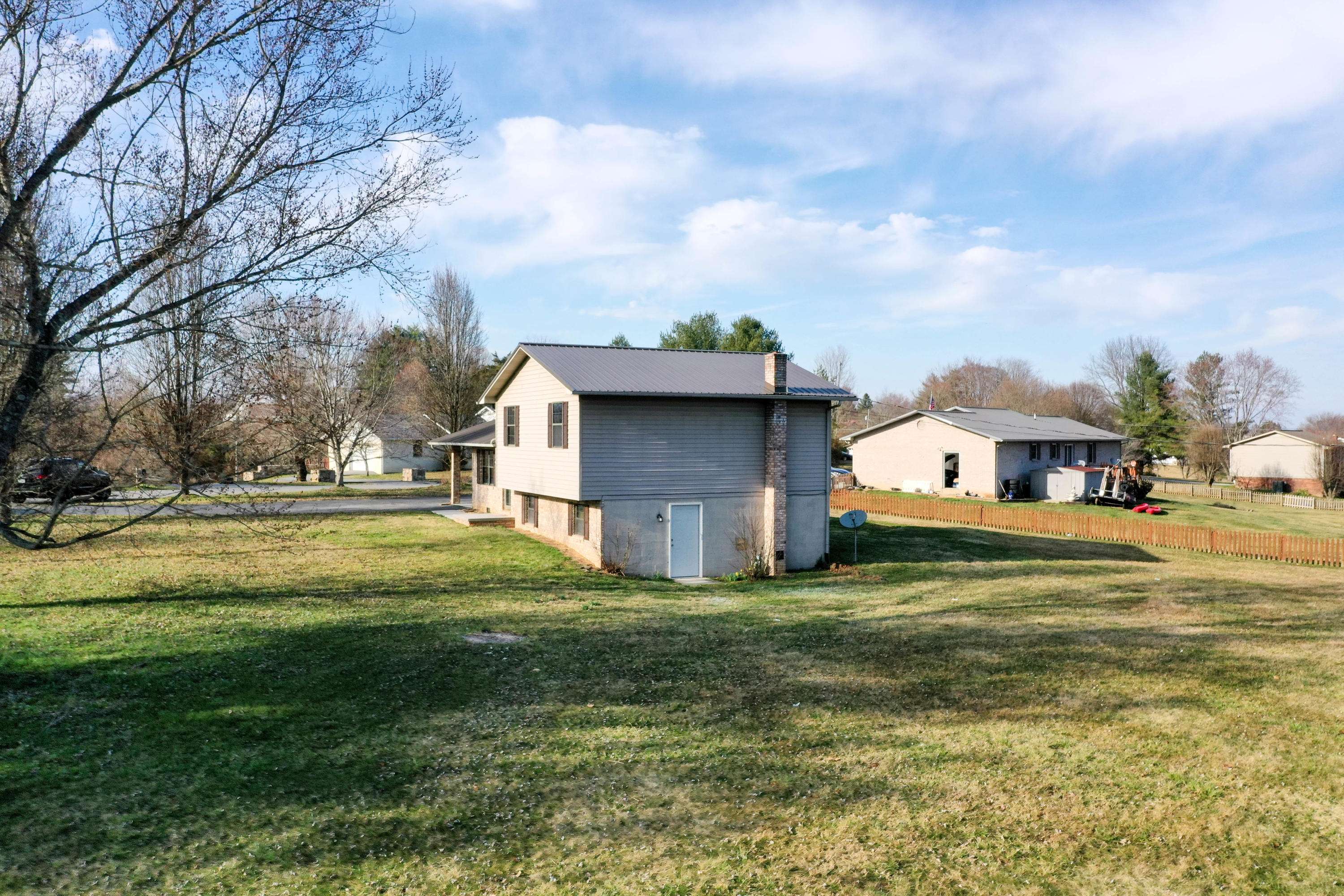 New Tazewell, TN 37825,412 Melody LN