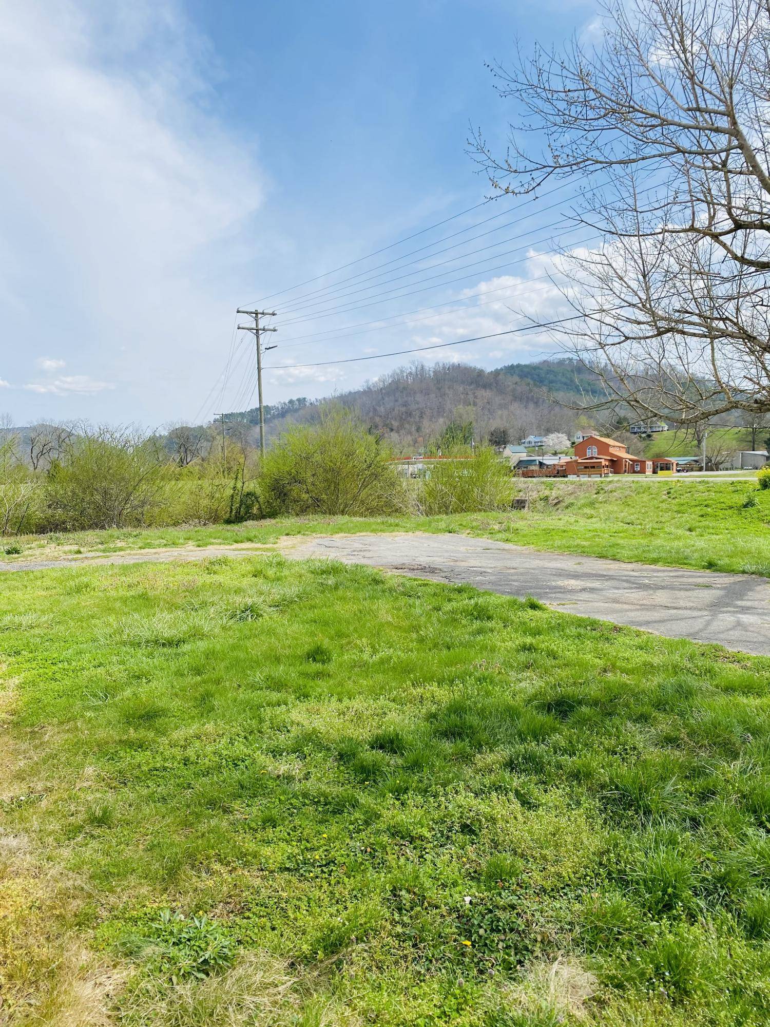 Tellico Plains, TN 37385,104 Hereford St