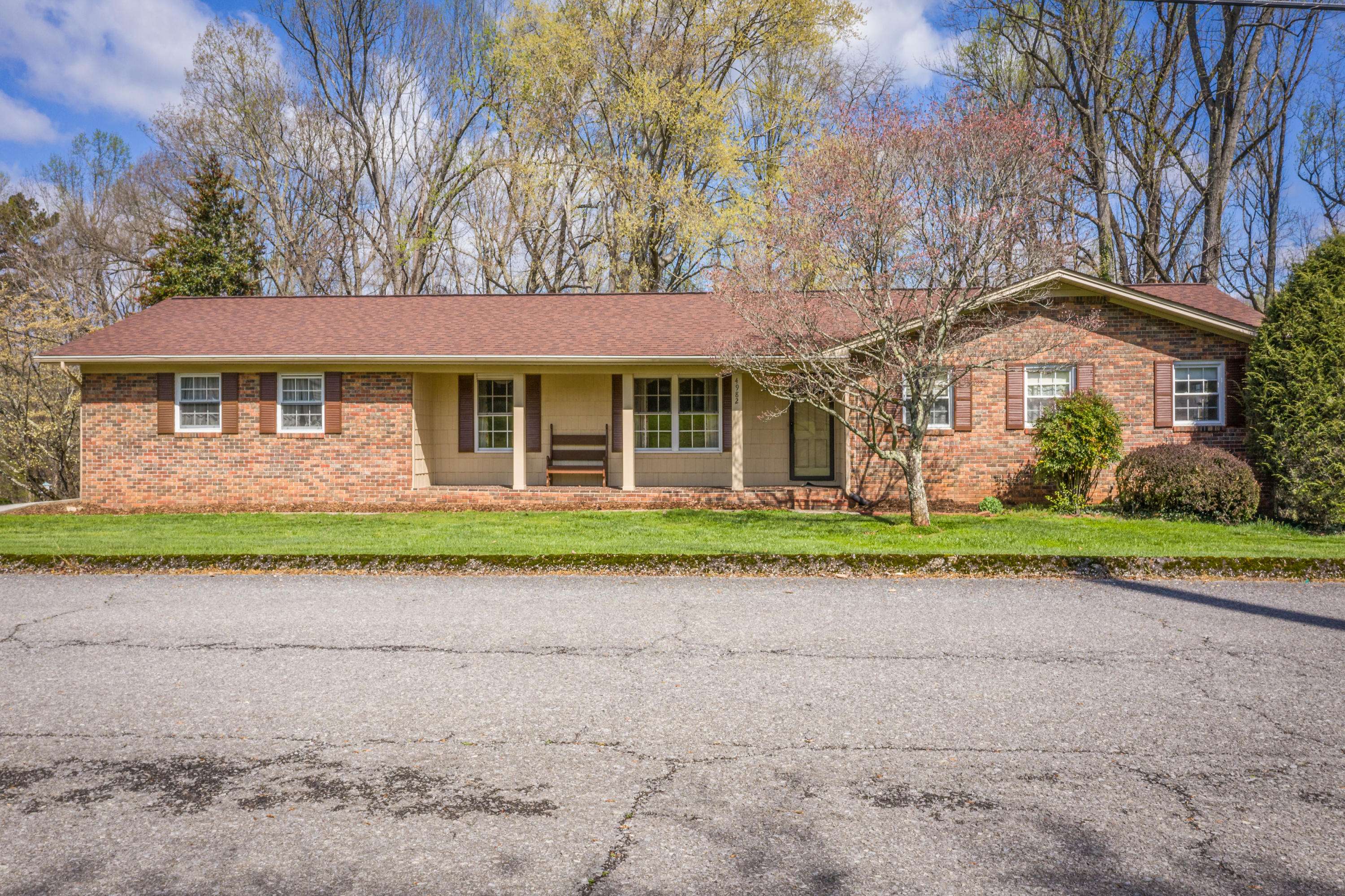 Morristown, TN 37814,4982 Red Oak DR