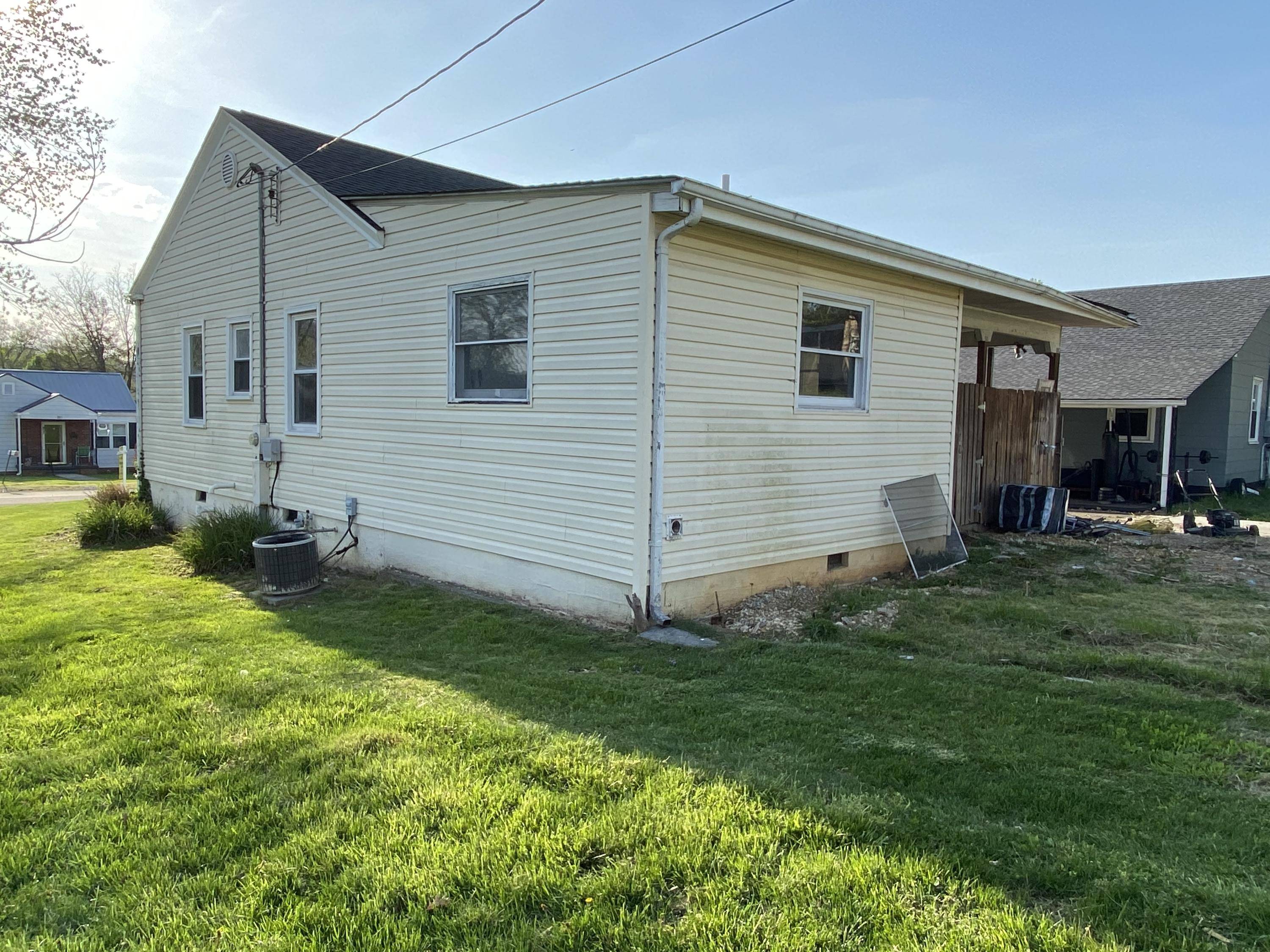 Elizabethton, TN 37643,914 Dejarnette St