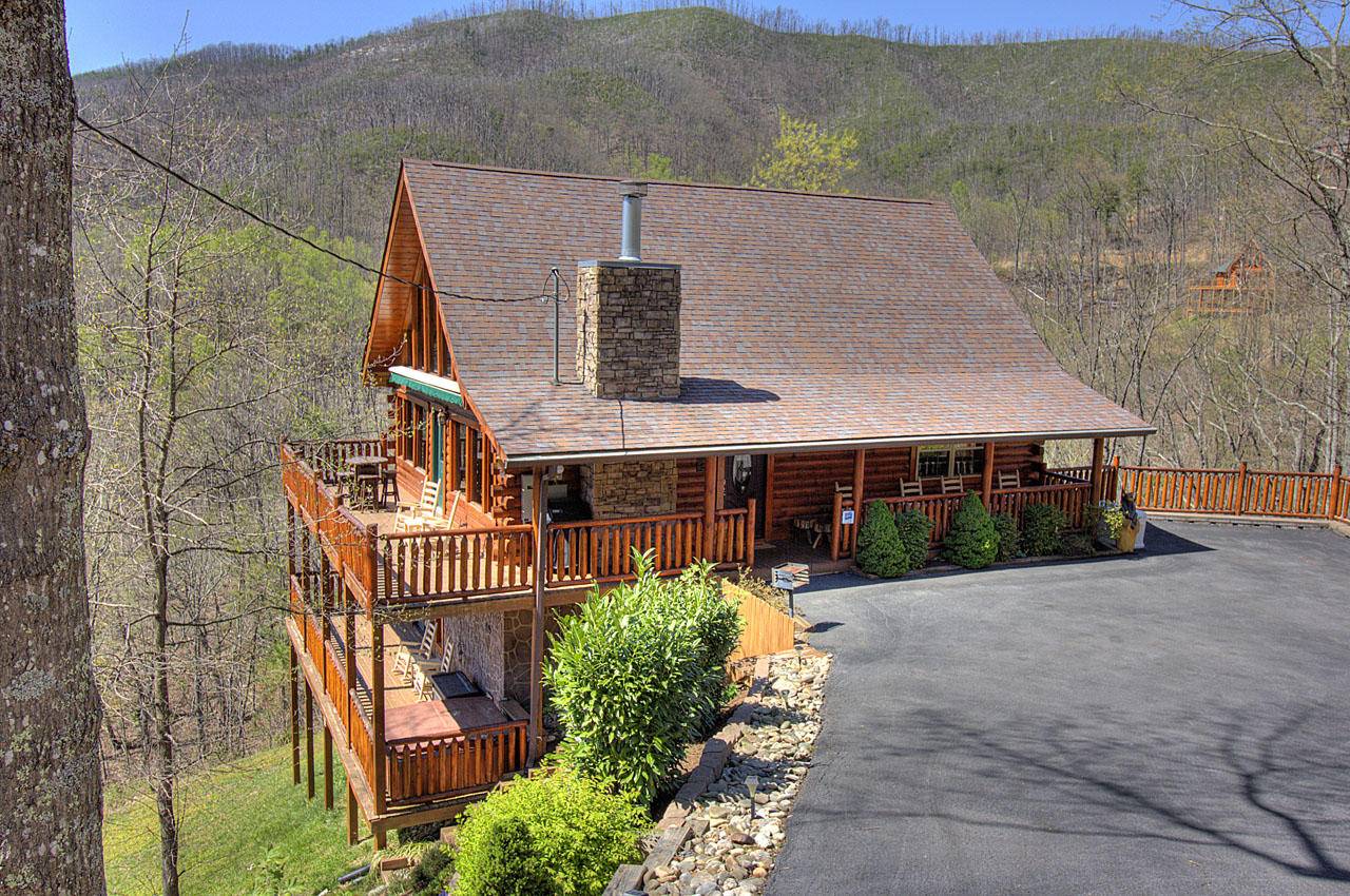 Gatlinburg, TN 37738,1011 Pine Top Ln.