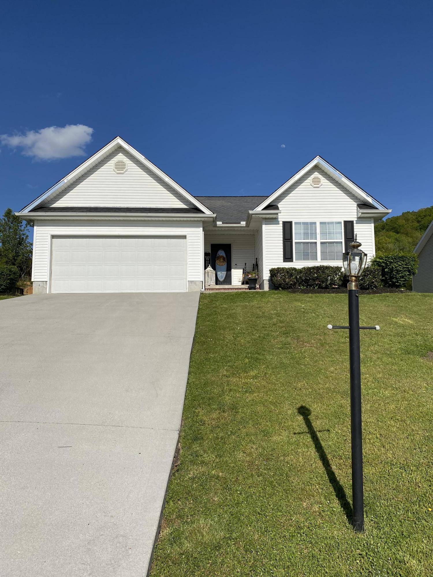 Clinton, TN 37716,127 Flag Stone Way