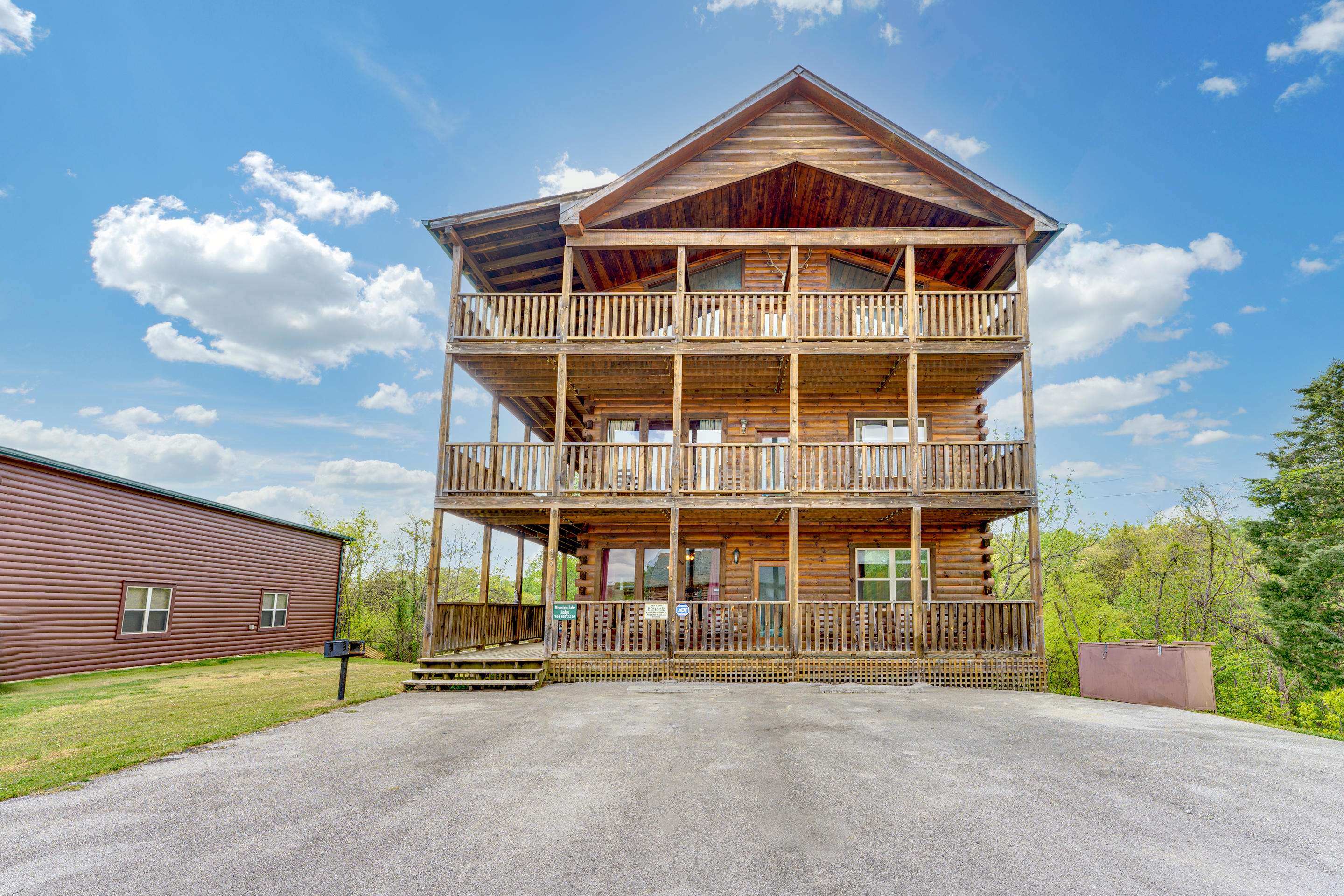 Sevierville, TN 37876,349 Oak Lake DR