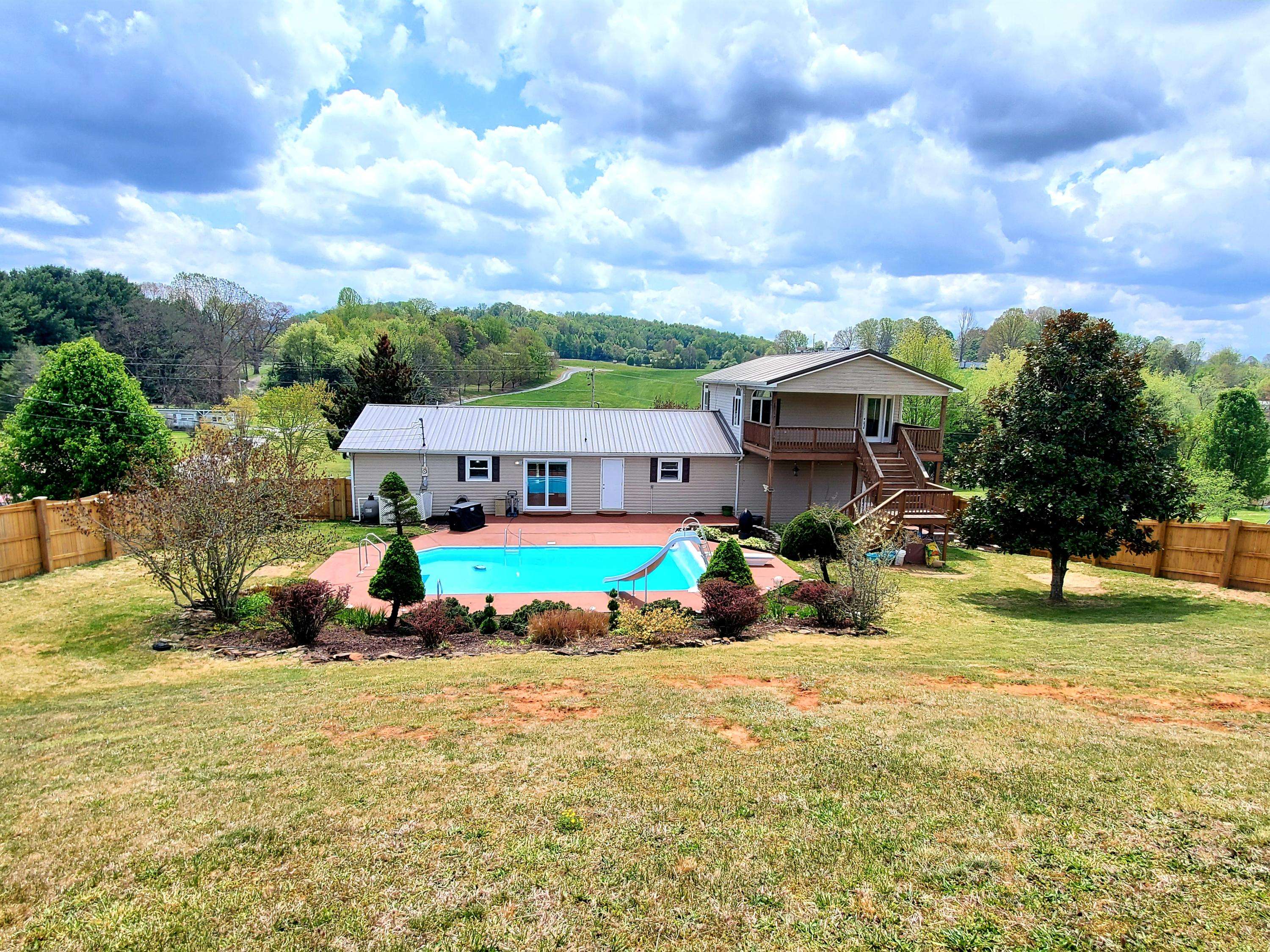 Jonesville, VA 24263,105 Windy Hills DR