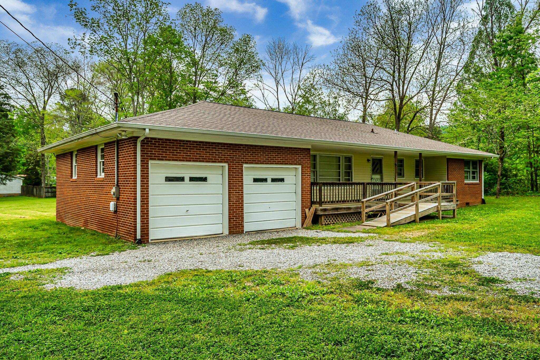 Clinton, TN 37716,303 Gibbs Ferry Rd