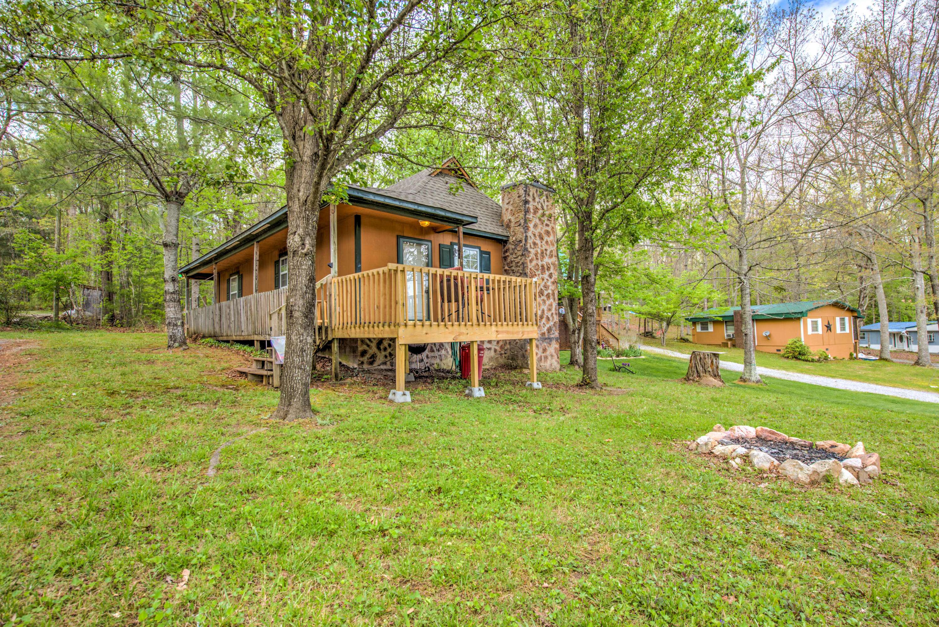 Tallassee, TN 37878,5848 Lakeshore DR