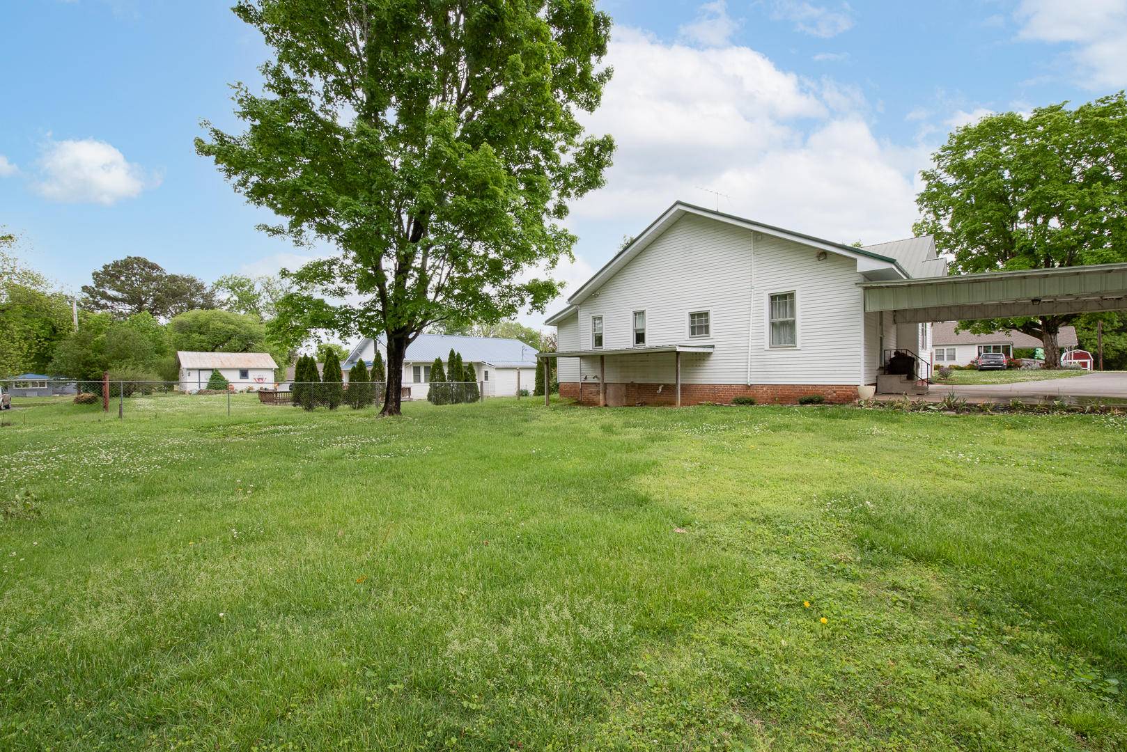 Madisonville, TN 37354,166 College St