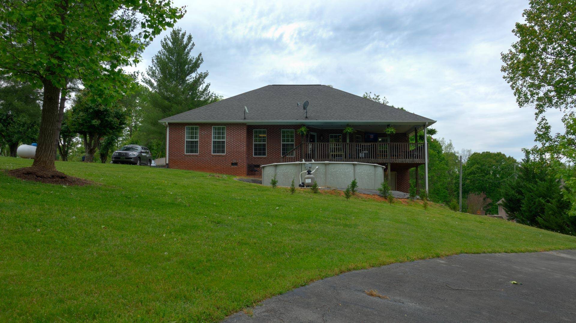 Strawberry Plains, TN 37871,466 Casey LN