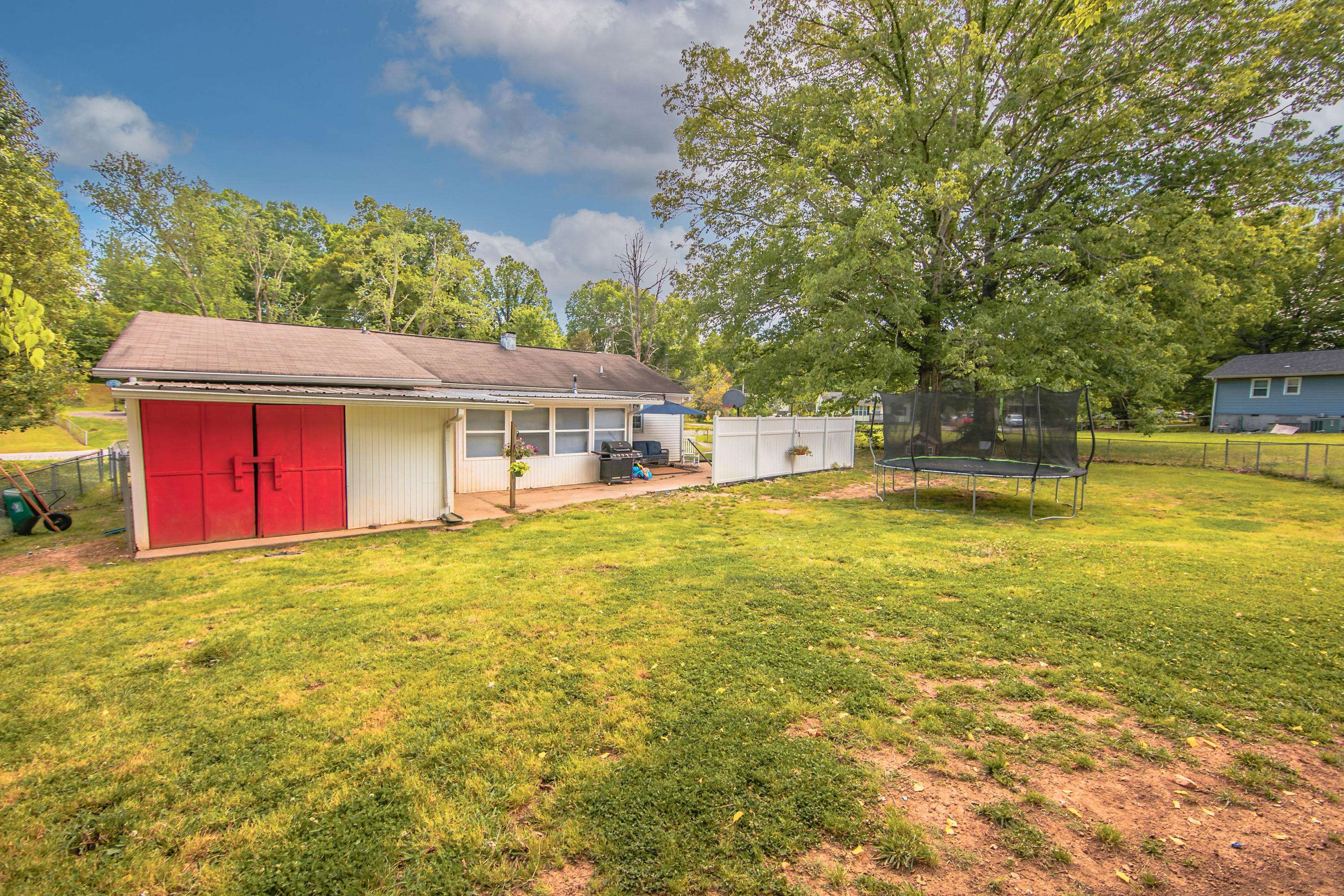 Oliver Springs, TN 37840,402 Valley DR