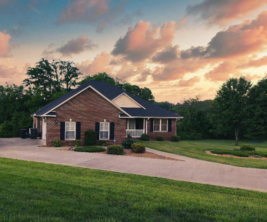 Madisonville, TN 37354,206 Meadow LN