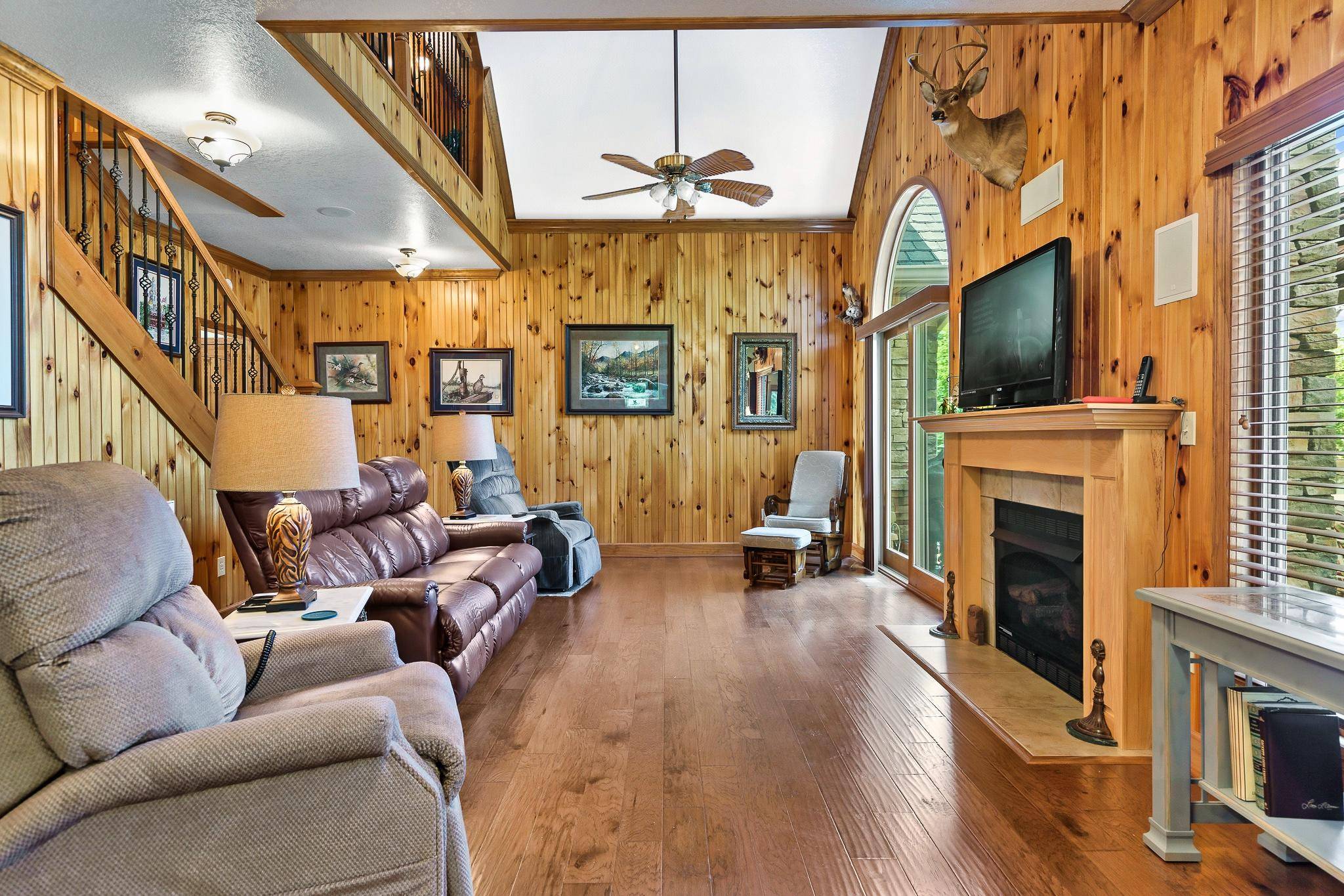 Sevierville, TN 37876,902 Smokey Mtn Queen Rd
