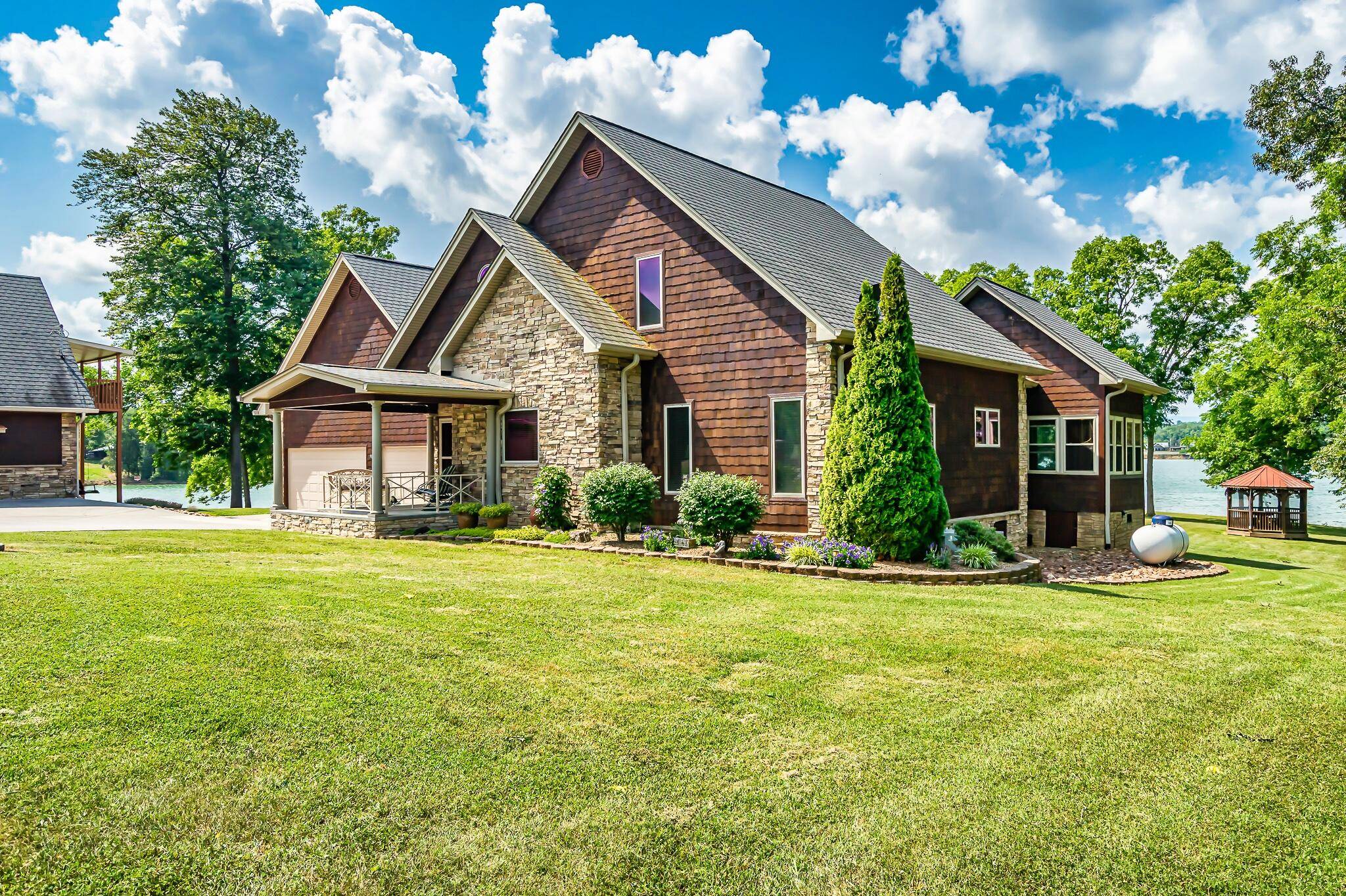 Sevierville, TN 37876,902 Smokey Mtn Queen Rd