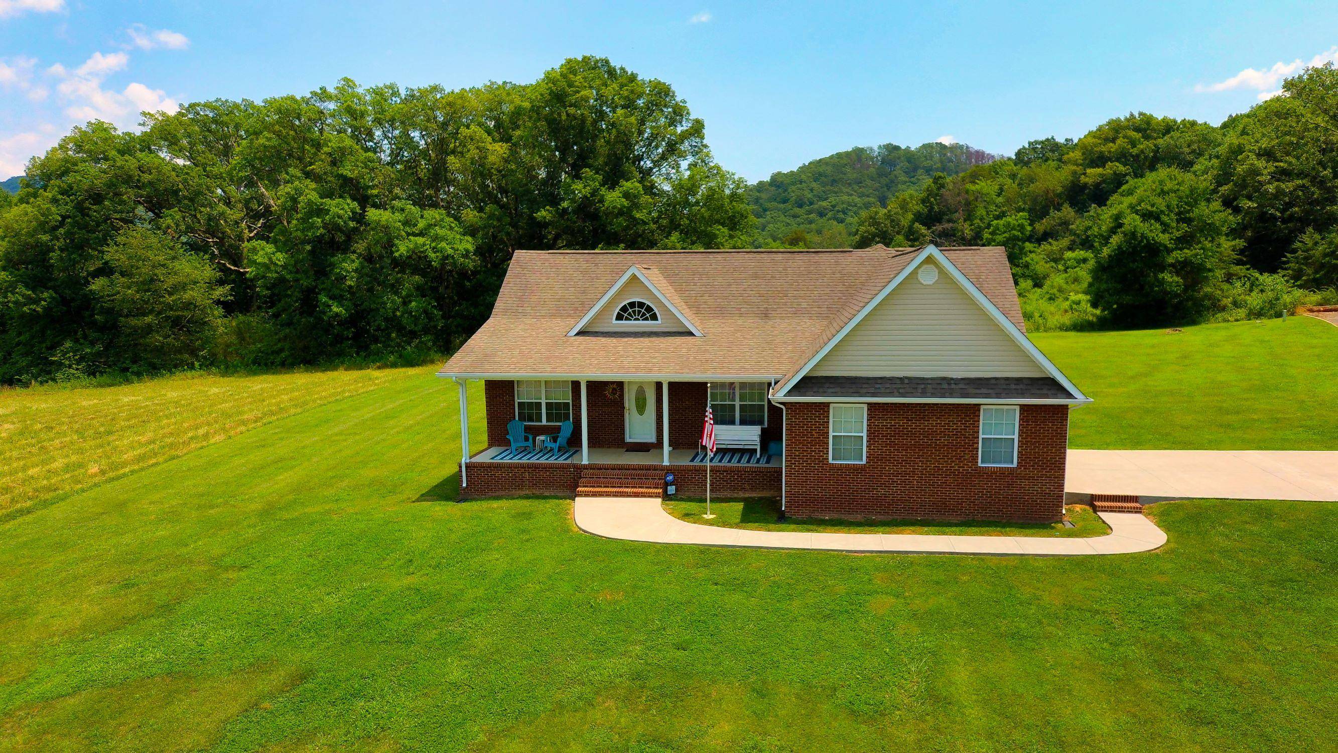 Tellico Plains, TN 37385,121 Upland View