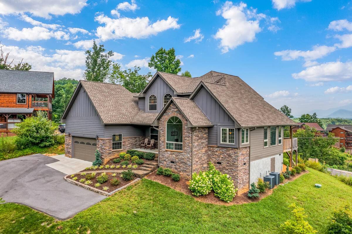 Gatlinburg, TN 37738,904 Pine Cone WAY