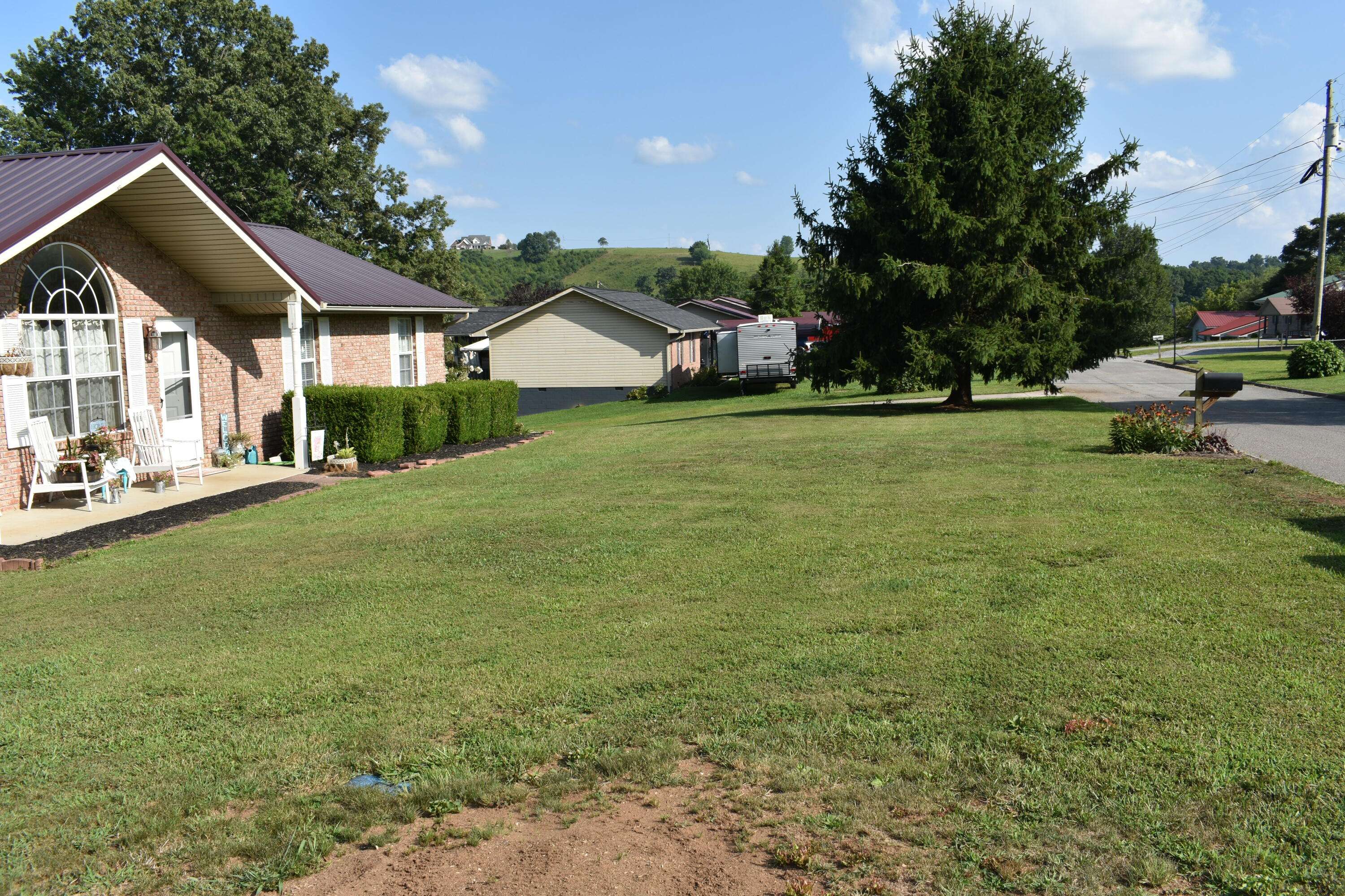 New Tazewell, TN 37825,244 Michal LN