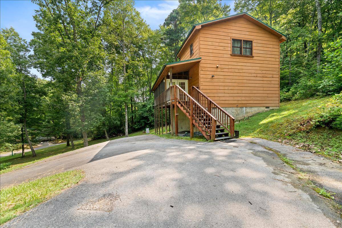 Sevierville, TN 37862,4010 Ole Smoky WAY