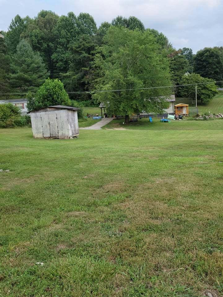 New Tazewell, TN 37825,184 Peanut LN