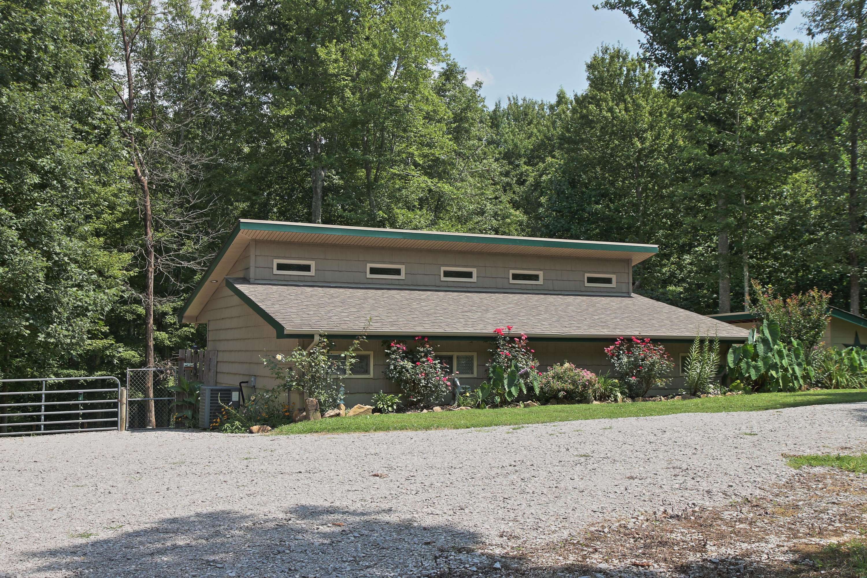 Allardt, TN 38504,326 Goad Mill LN