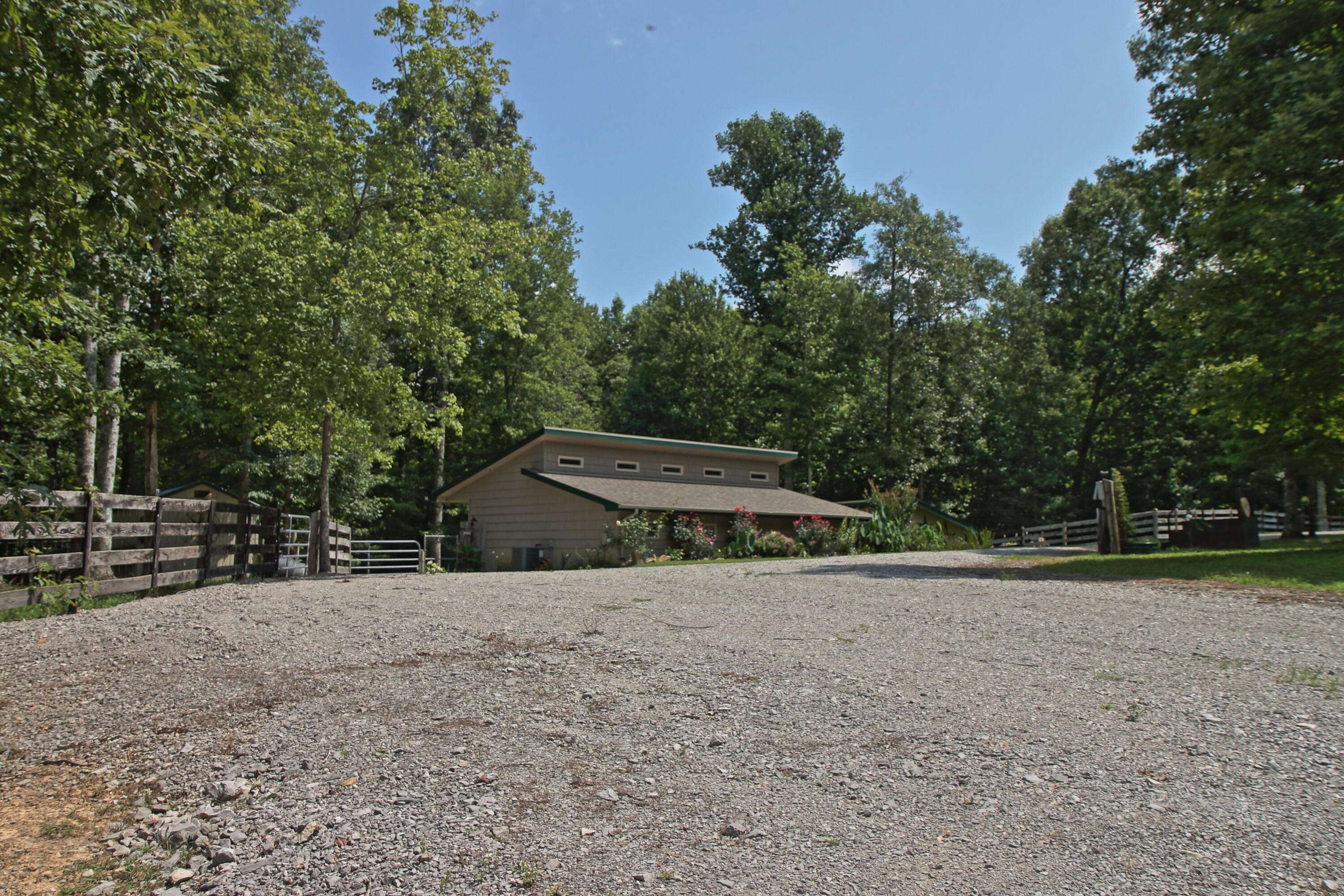 Allardt, TN 38504,326 Goad Mill LN