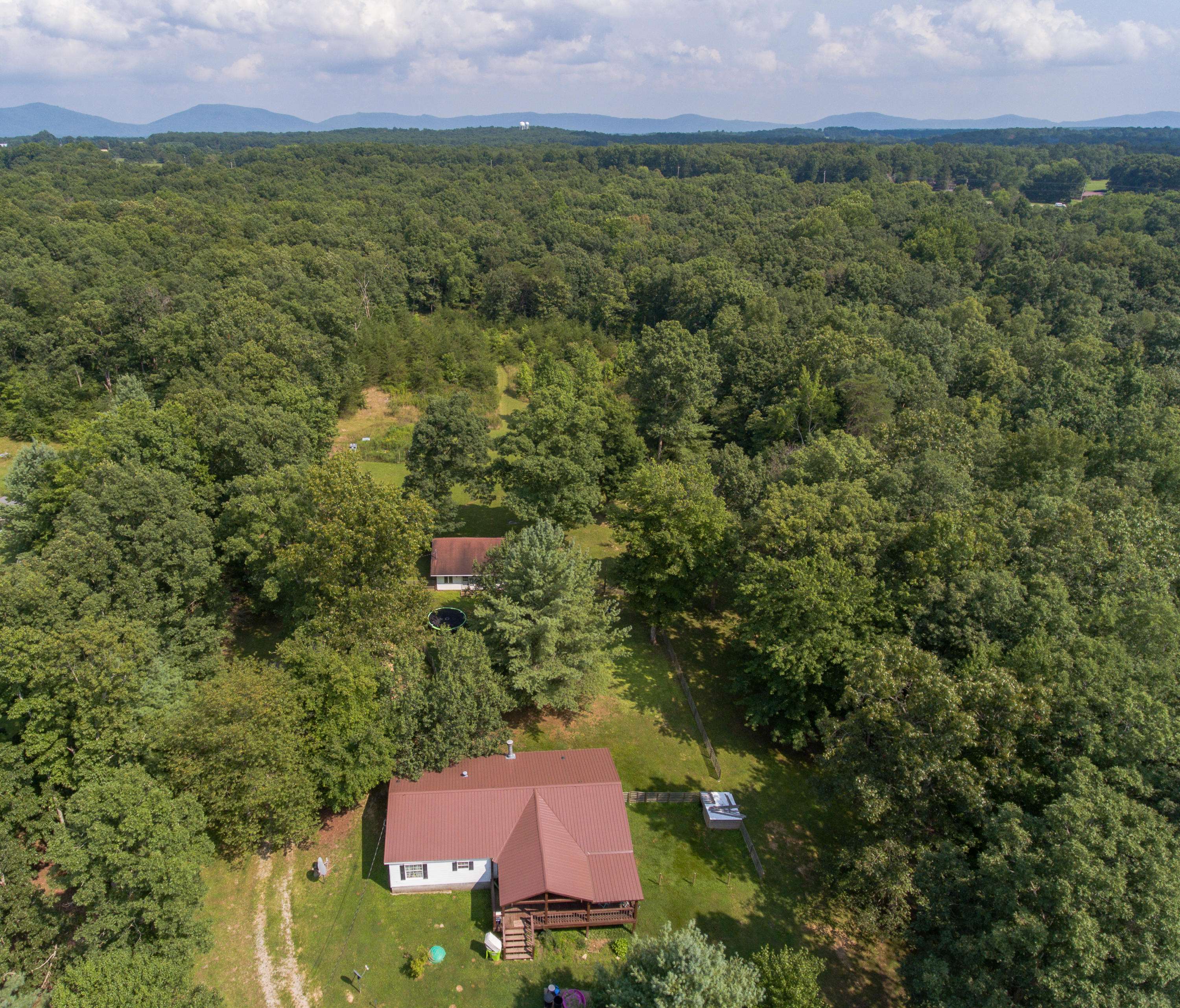 Crossville, TN 38572,454 Critter Creek Rd