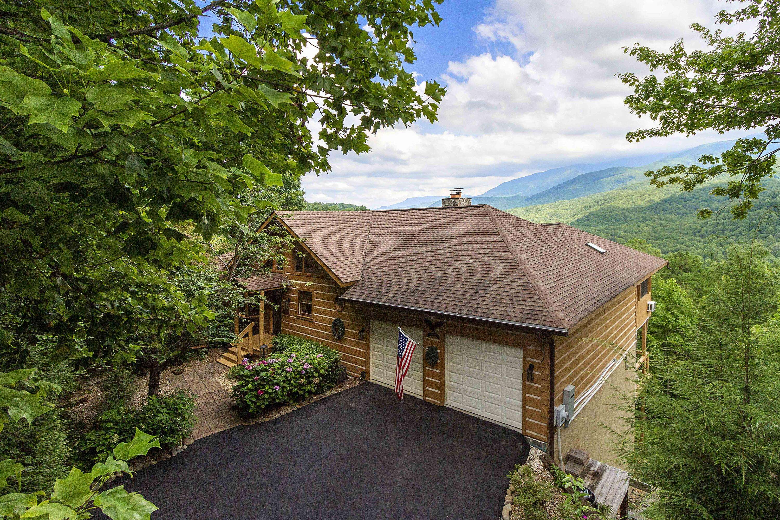 Gatlinburg, TN 37738,449 Lucerne WAY