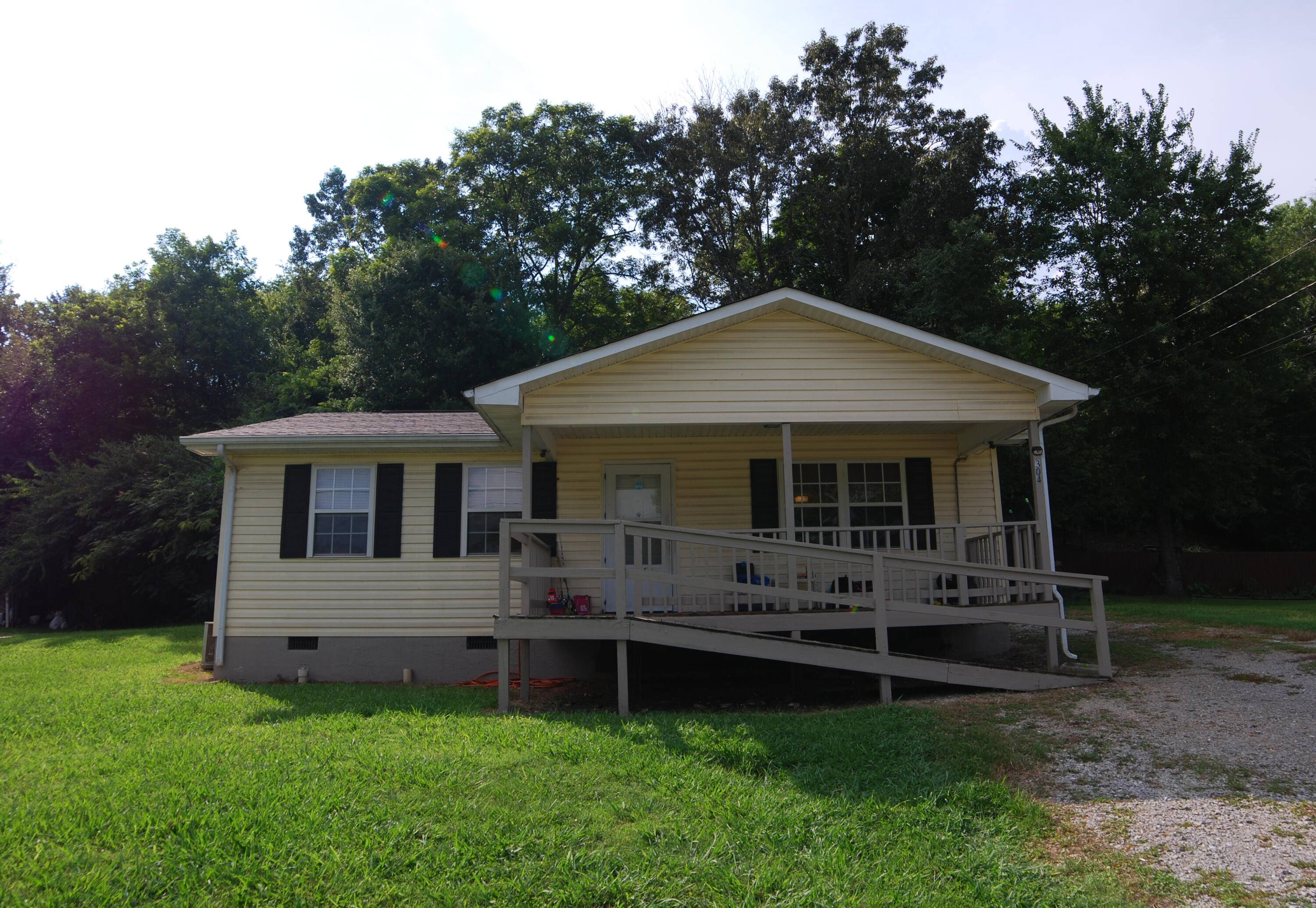 Madisonville, TN 37354,304 Mcconkey St