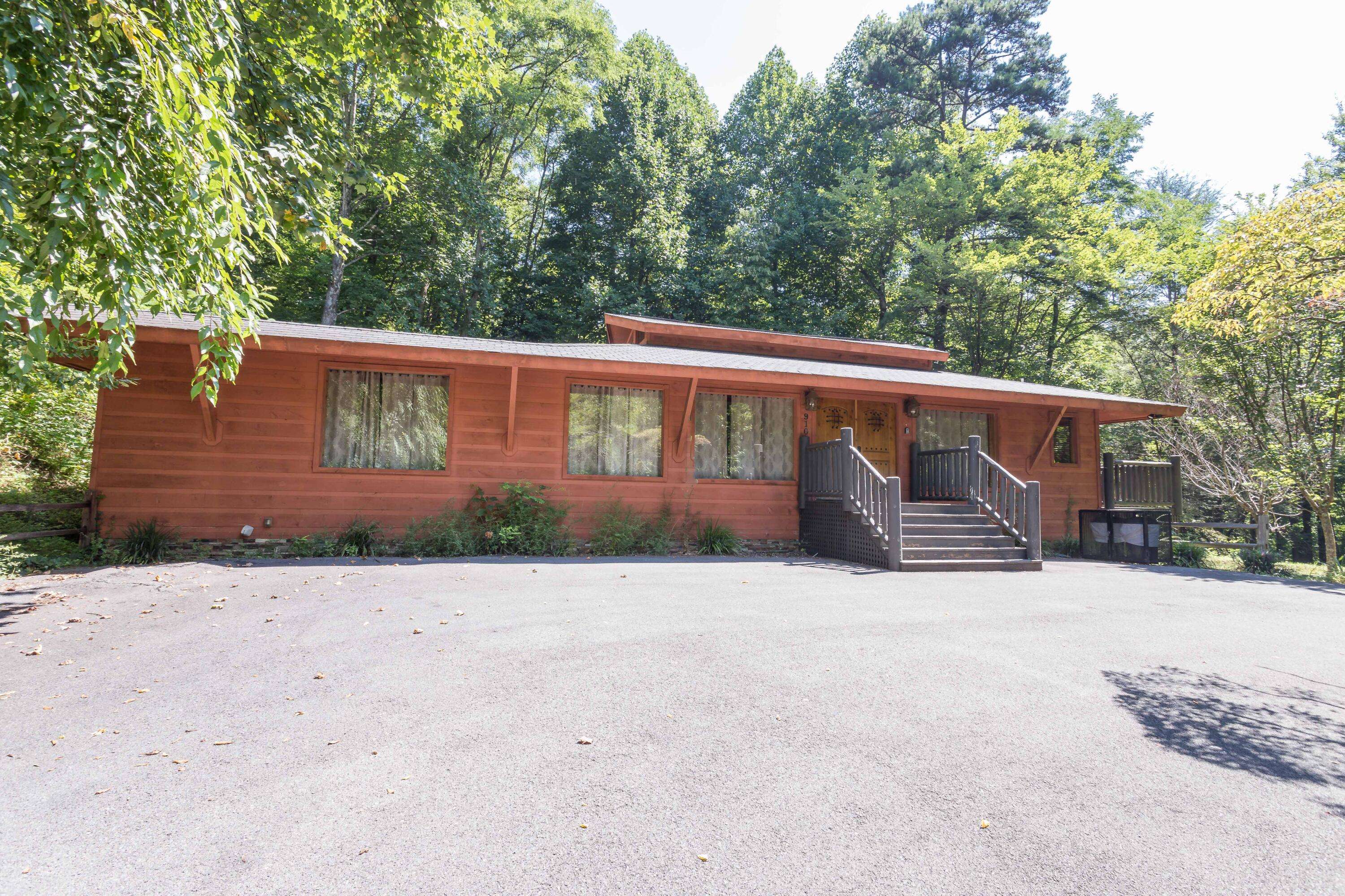 Gatlinburg, TN 37738,910 Foothills DR